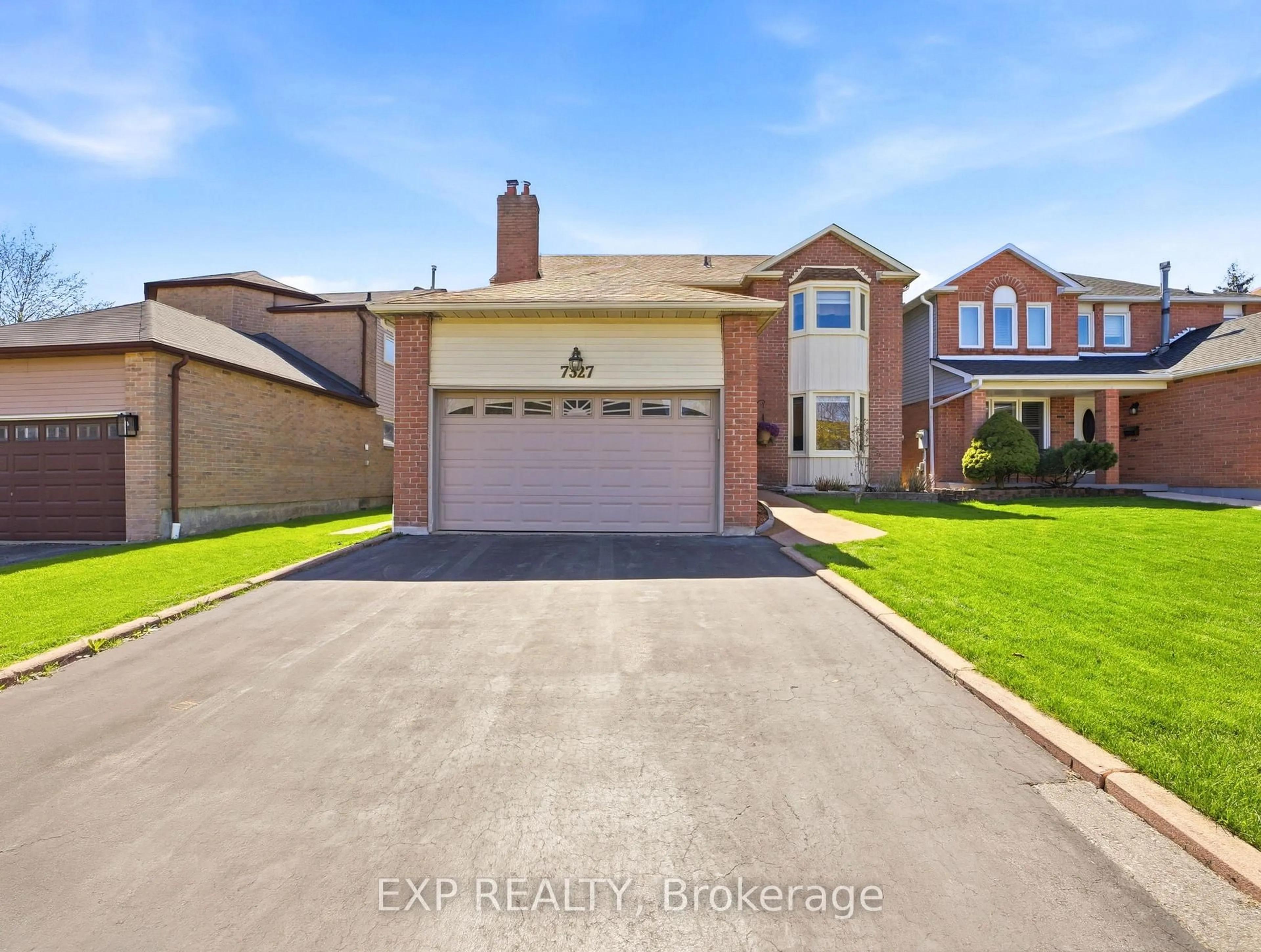 Home with brick exterior material, street for 7327 Corrine Cres, Mississauga Ontario L5N 5C4