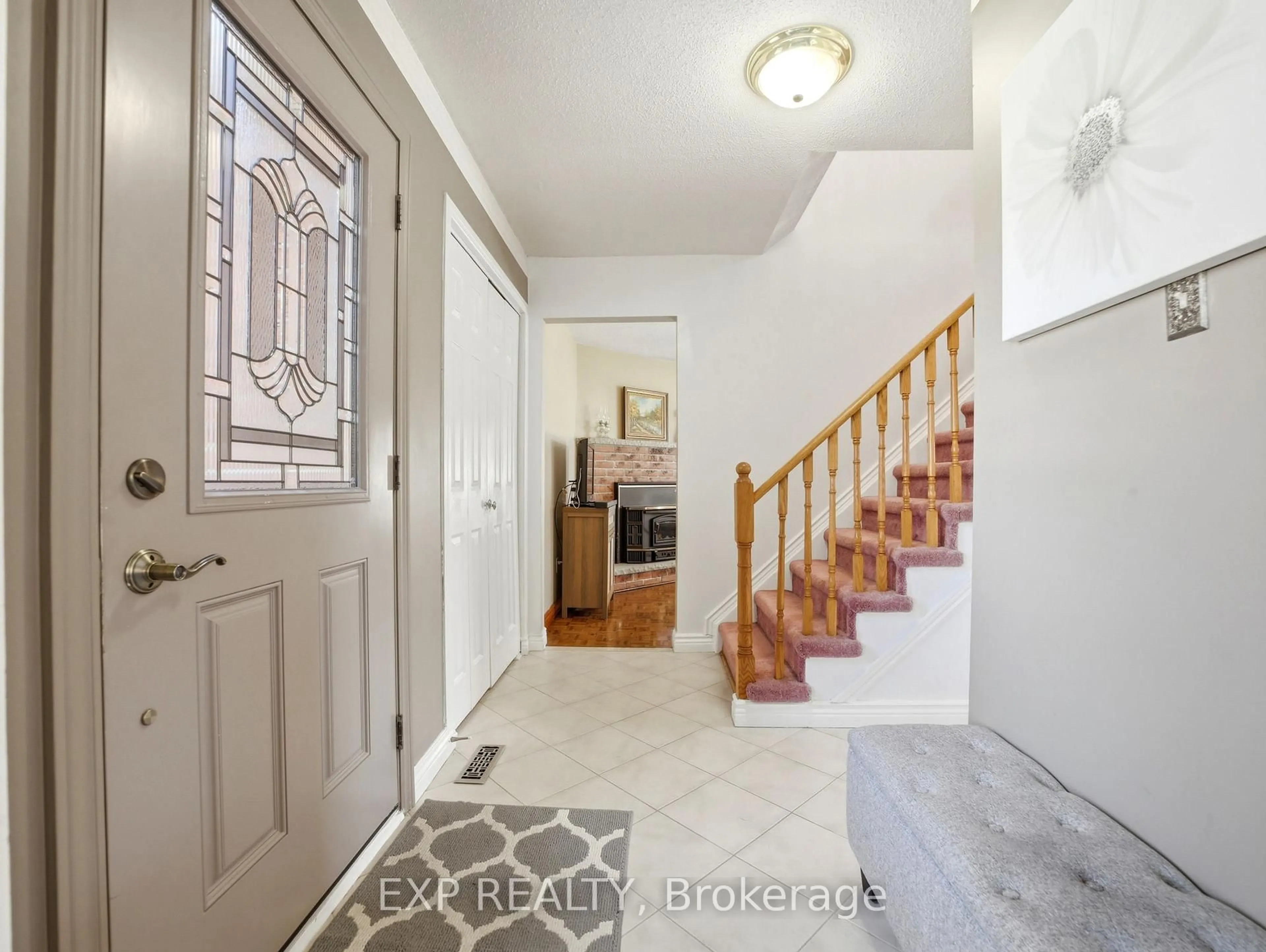 Indoor entryway for 7327 Corrine Cres, Mississauga Ontario L5N 5C4