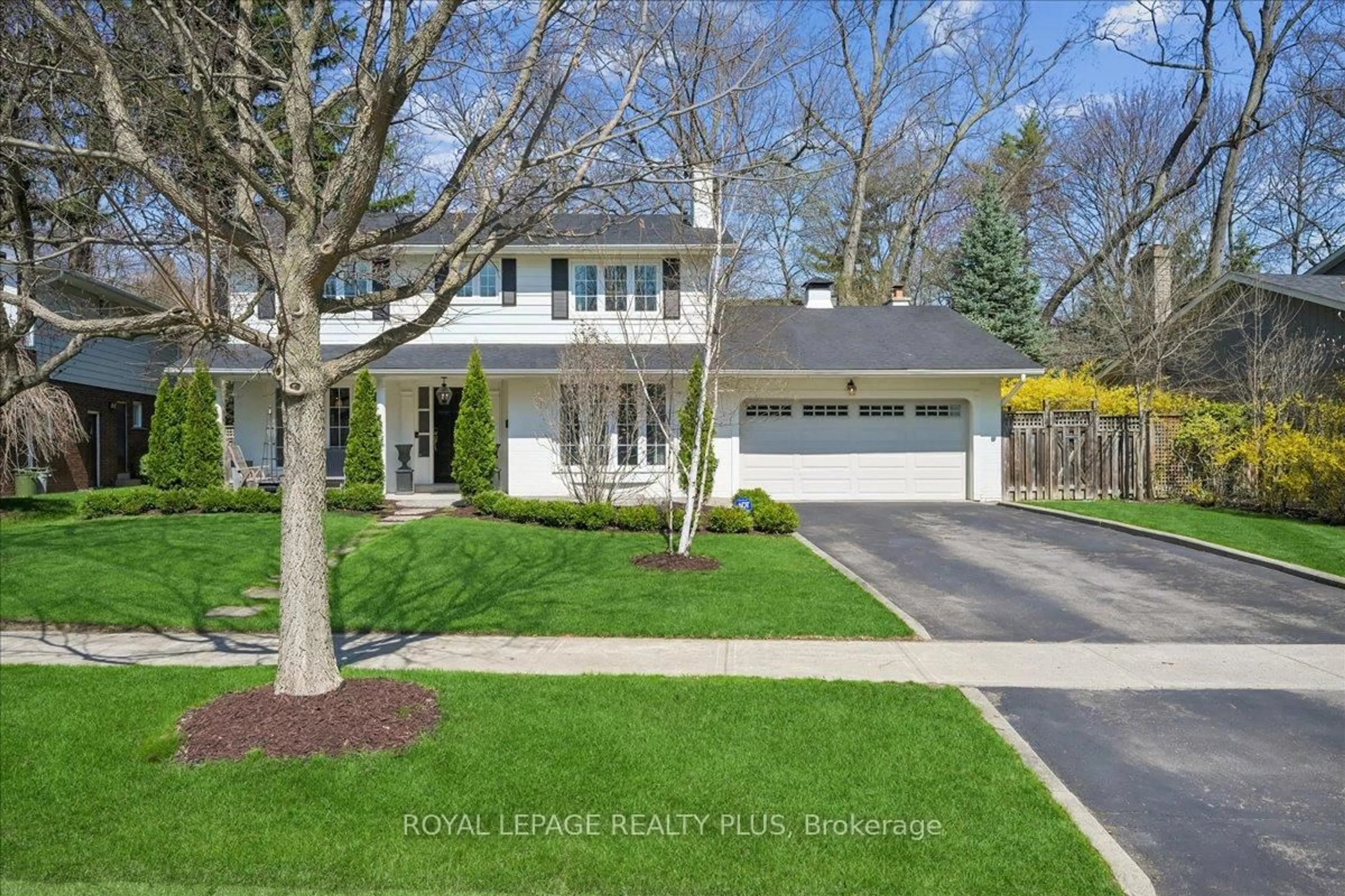 Home with vinyl exterior material, street for 1594 Calumet Pl, Mississauga Ontario L5J 3A9