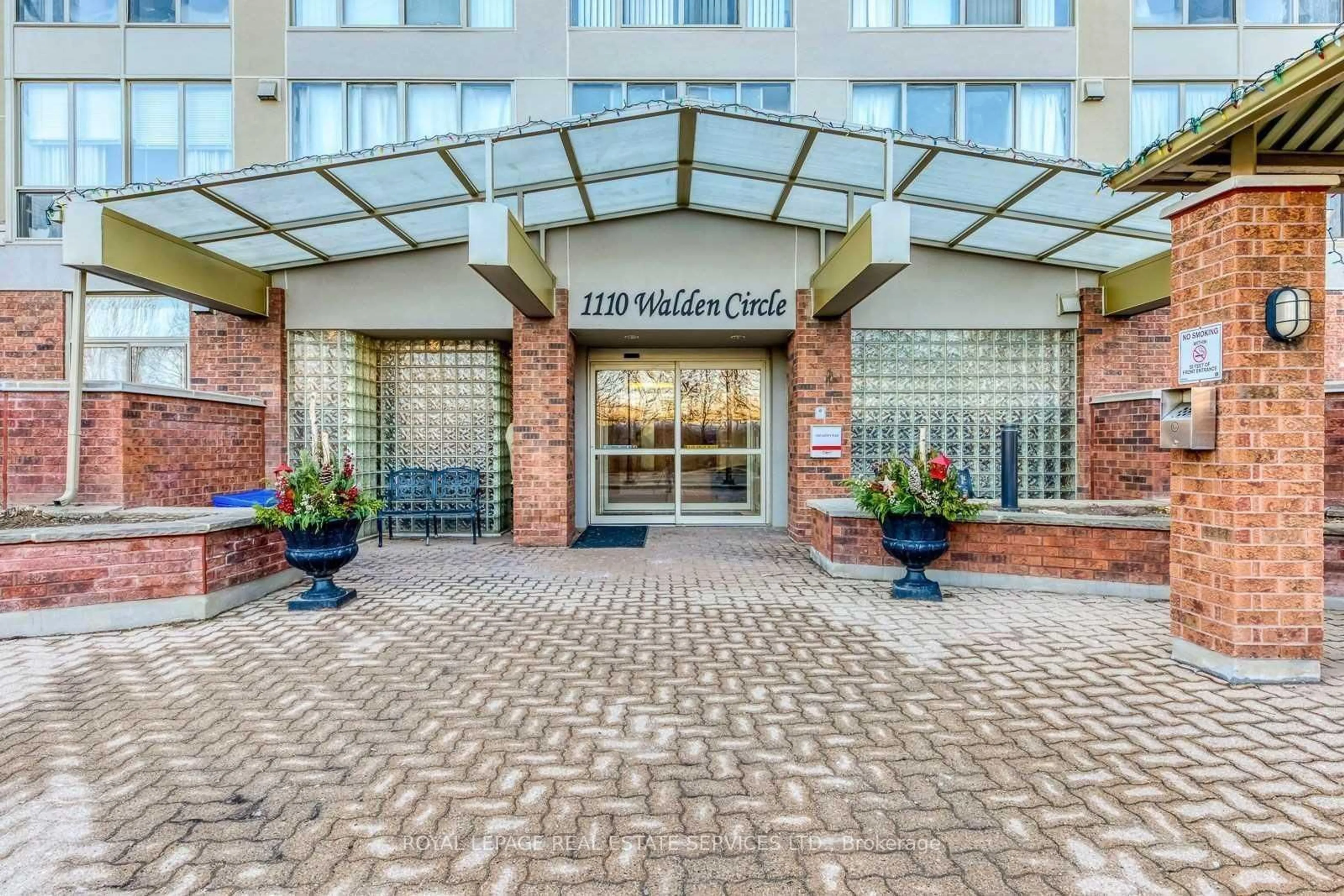Indoor foyer for 1110 Walden Circ #709, Mississauga Ontario L5J 4R3