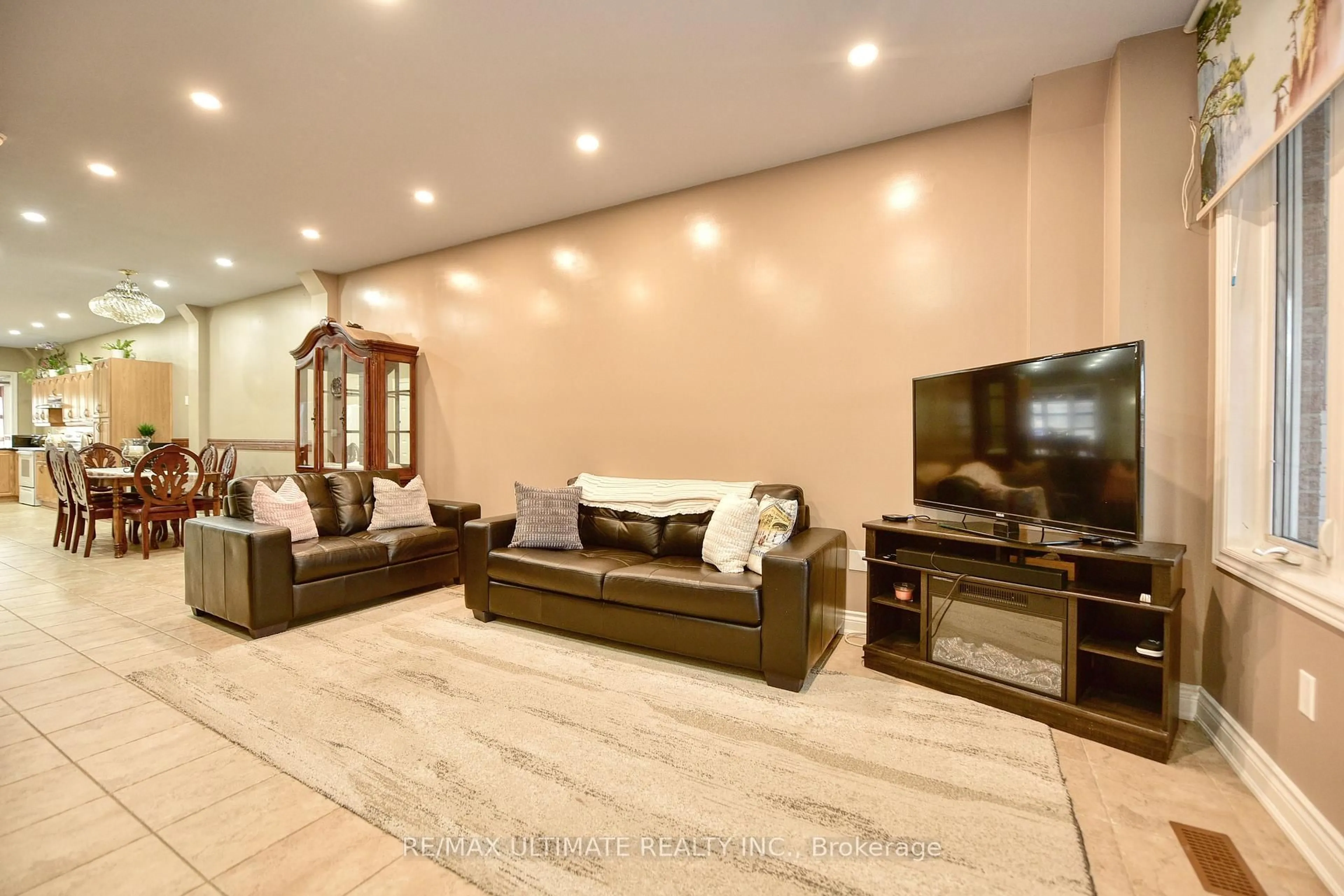 Living room with furniture, unknown for 227 Earlscourt Ave, Toronto Ontario M6E 4B4