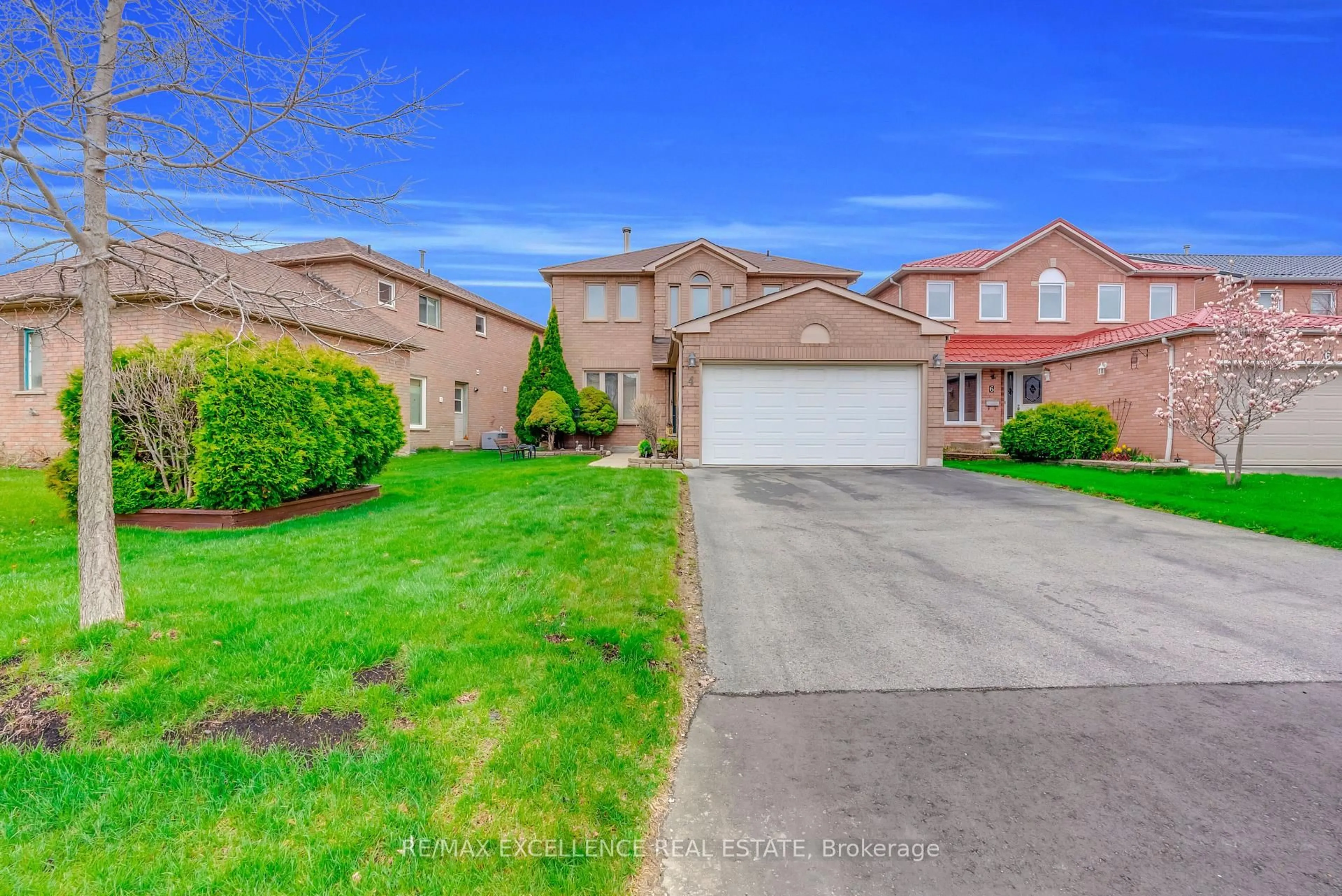 A pic from outside/outdoor area/front of a property/back of a property/a pic from drone, street for 4 Novella Pl, Brampton Ontario L6S 5X1