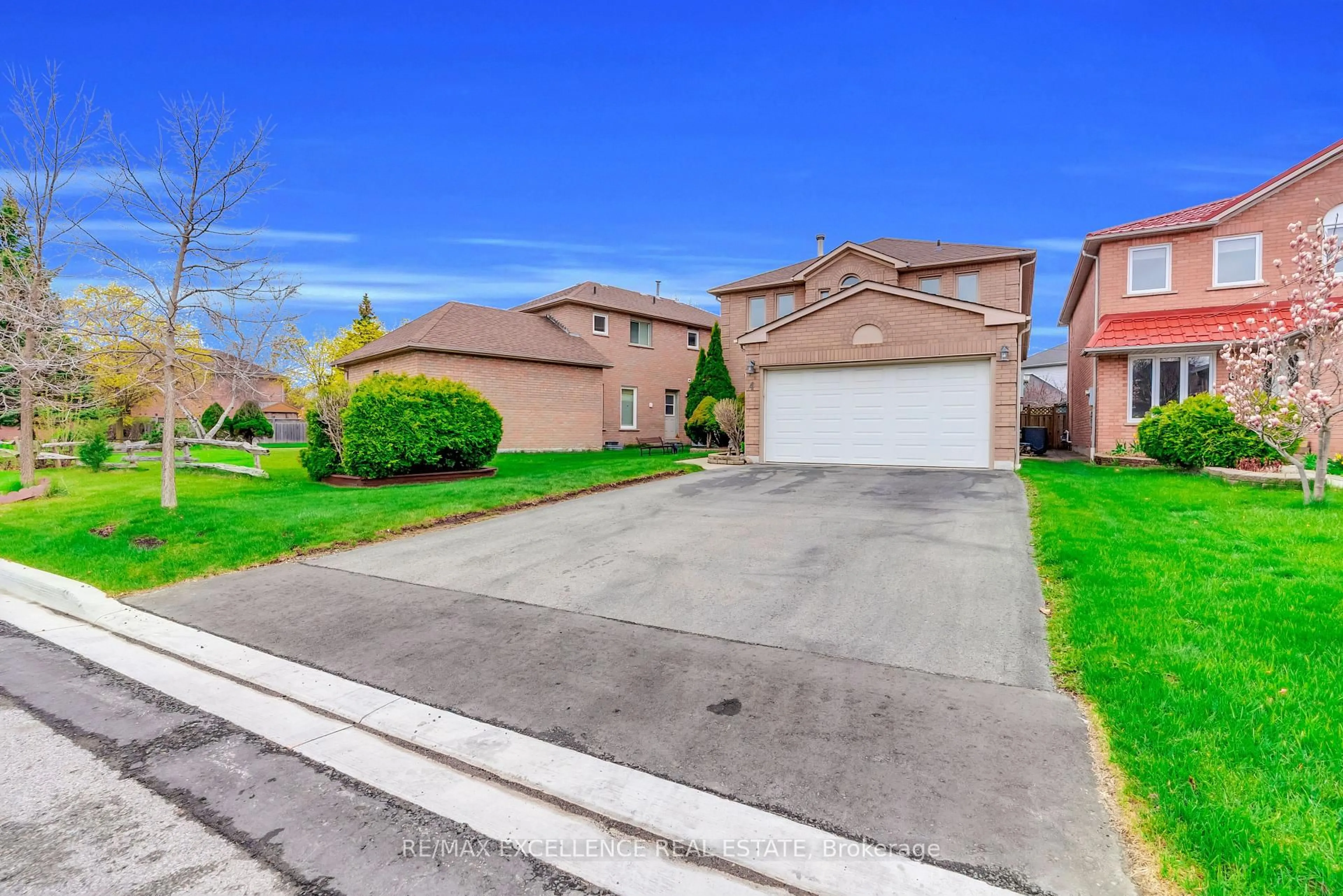 A pic from outside/outdoor area/front of a property/back of a property/a pic from drone, street for 4 Novella Pl, Brampton Ontario L6S 5X1