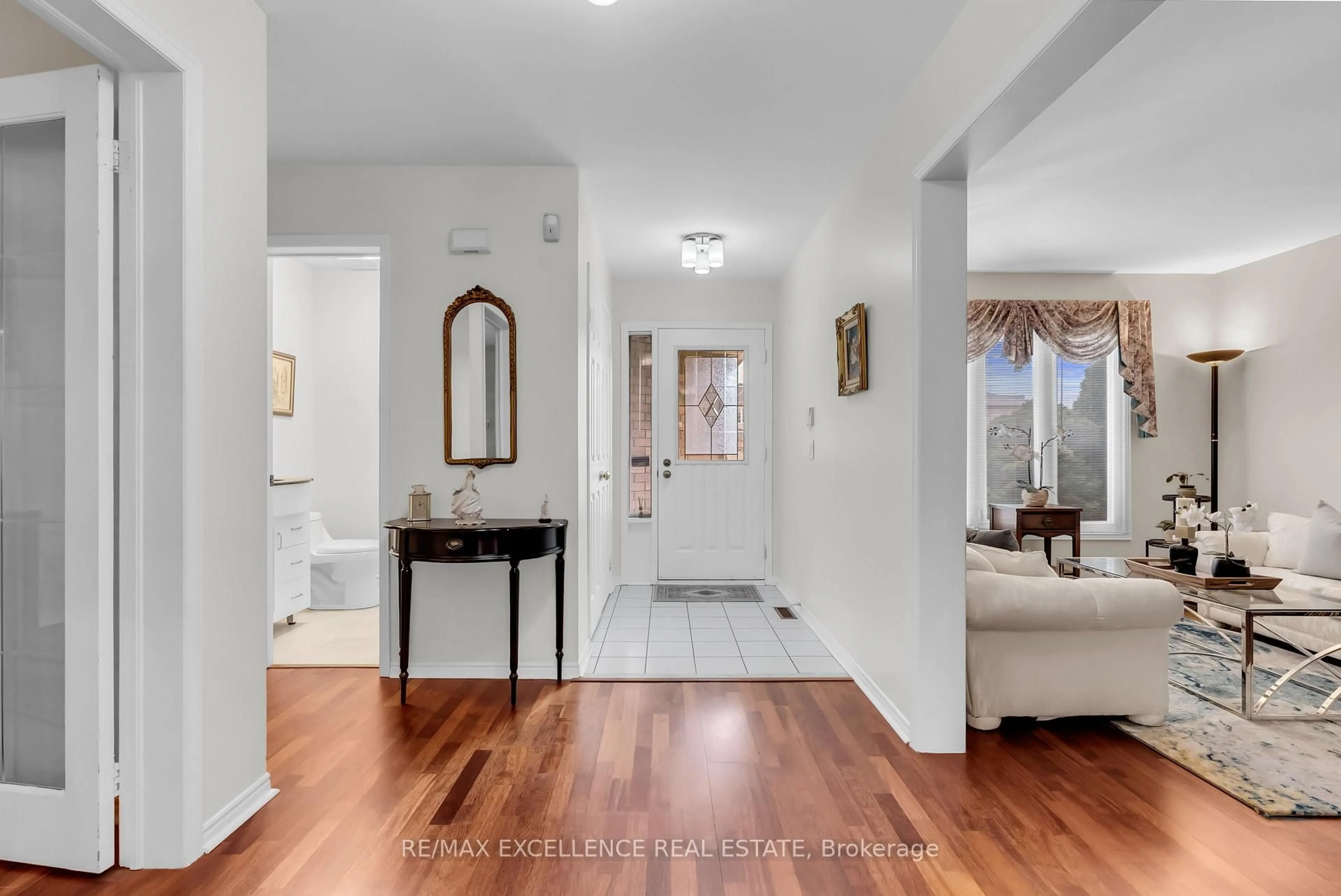 Indoor entryway for 4 Novella Pl, Brampton Ontario L6S 5X1