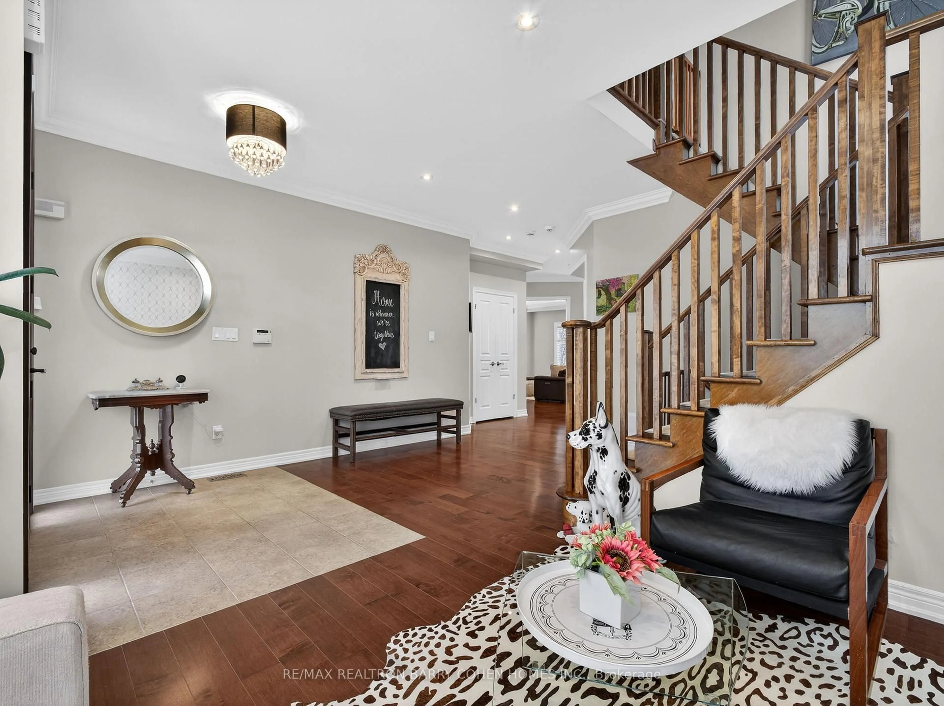 Indoor entryway for 3225 Saltaire Cres, Oakville Ontario L6M 0K8