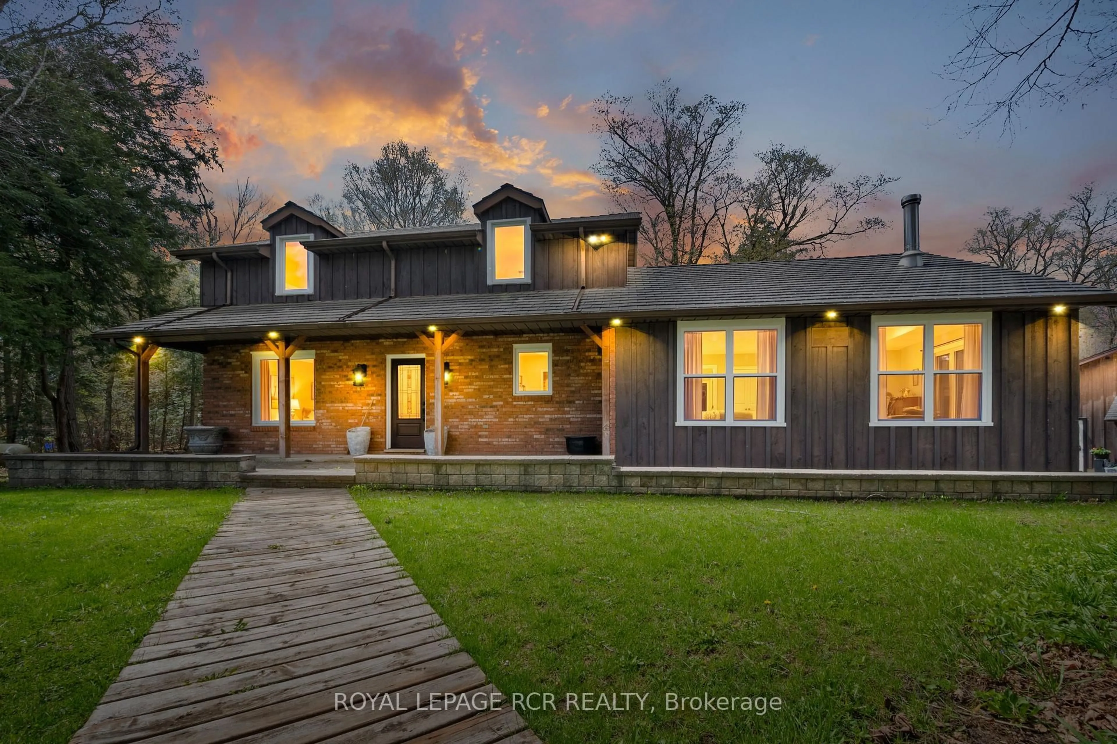 Home with brick exterior material, unknown for 9658 Second Line, Milton Ontario L0P 1B0