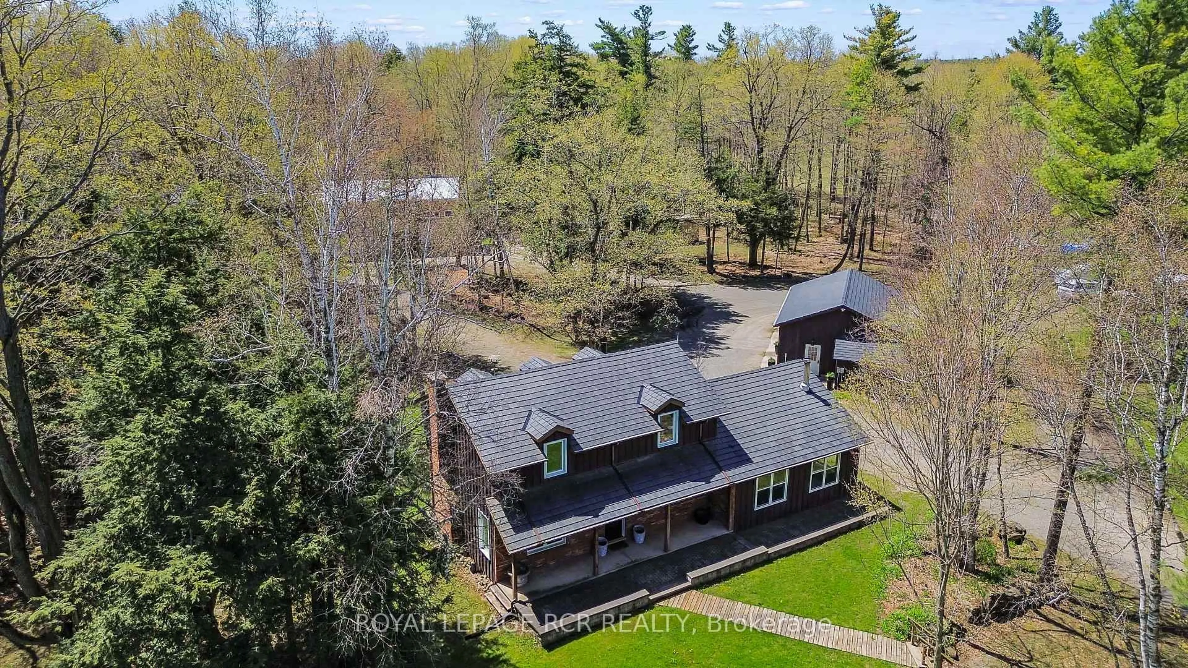 A pic from outside/outdoor area/front of a property/back of a property/a pic from drone, unknown for 9658 Second Line, Milton Ontario L0P 1B0