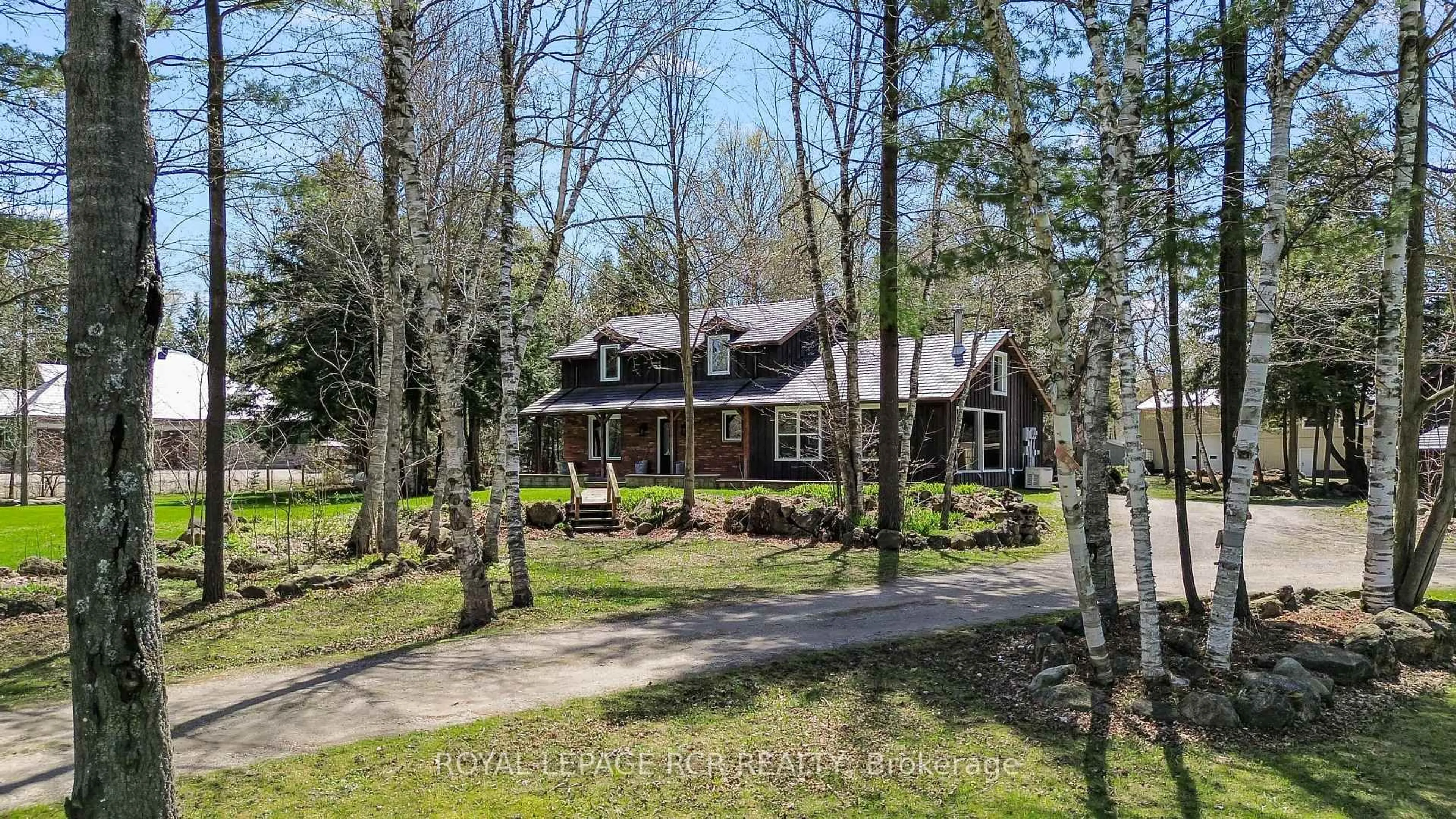 A pic from outside/outdoor area/front of a property/back of a property/a pic from drone, unknown for 9658 Second Line, Milton Ontario L0P 1B0