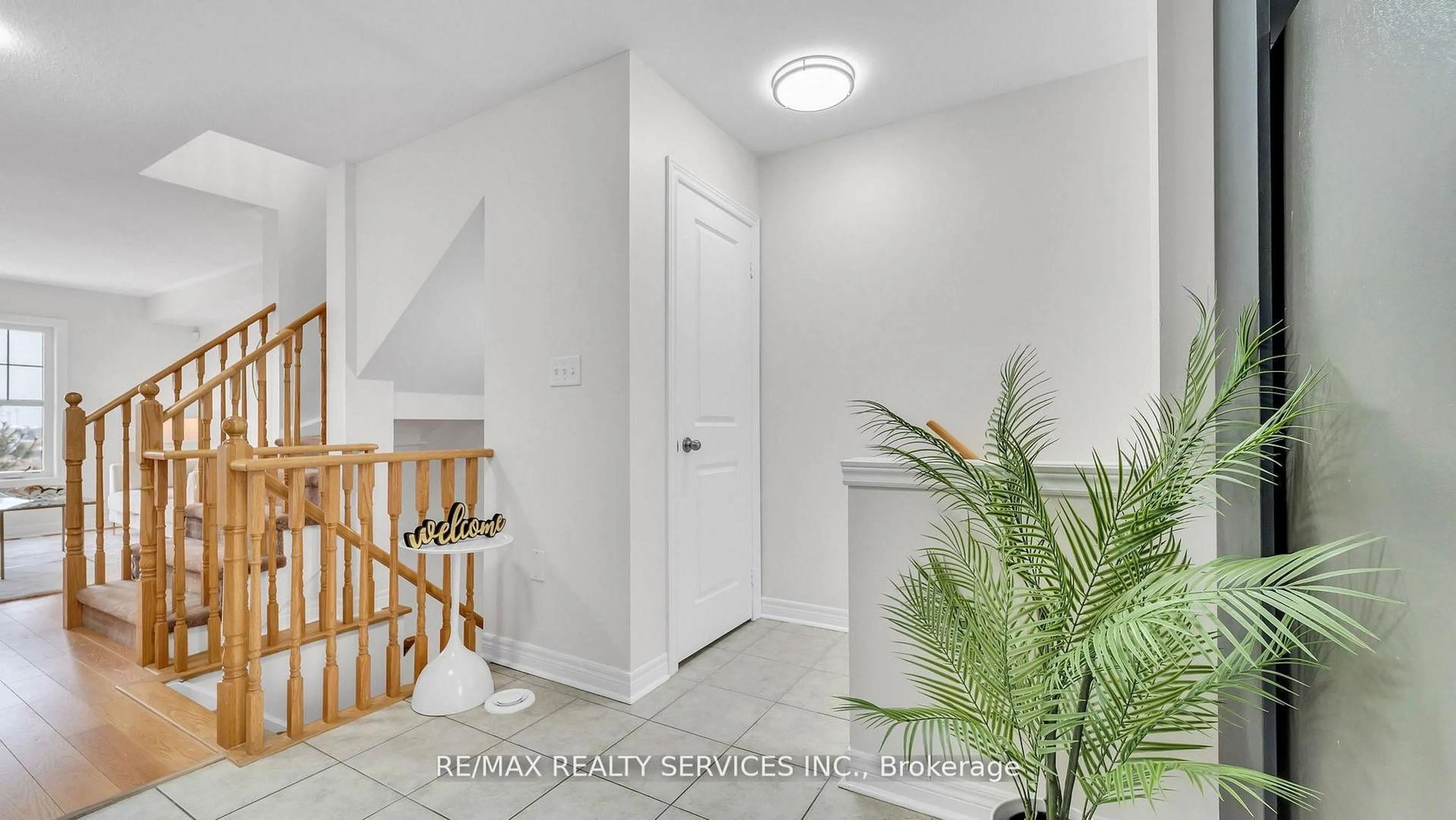 Indoor entryway for 16 Soldier St #56, Brampton Ontario L7A 4B6
