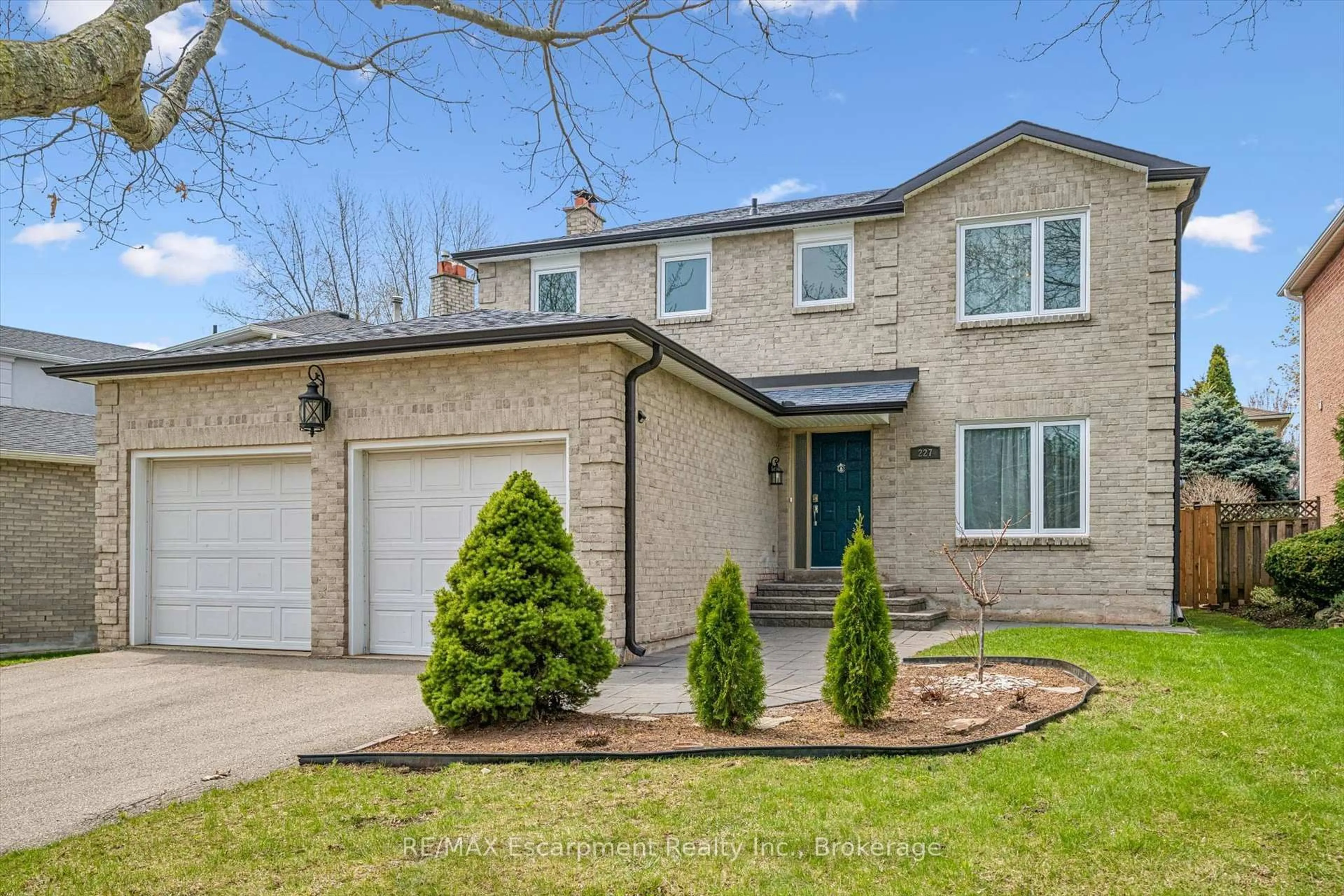 Home with brick exterior material, street for 227 Martindale Ave, Oakville Ontario L6H 4K2