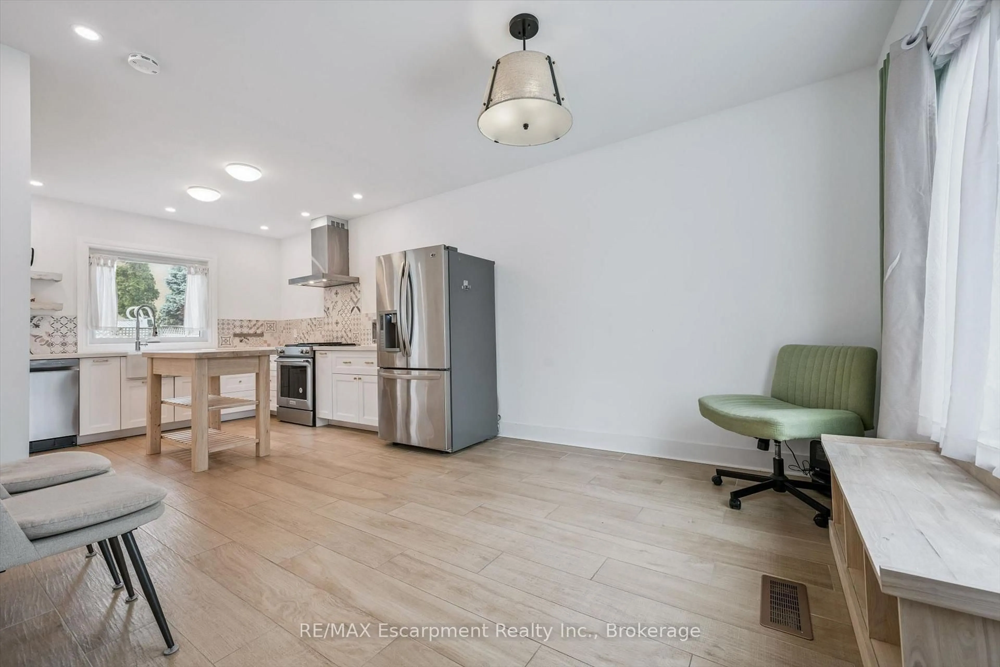 Open concept kitchen, unknown for 227 Martindale Ave, Oakville Ontario L6H 4K2