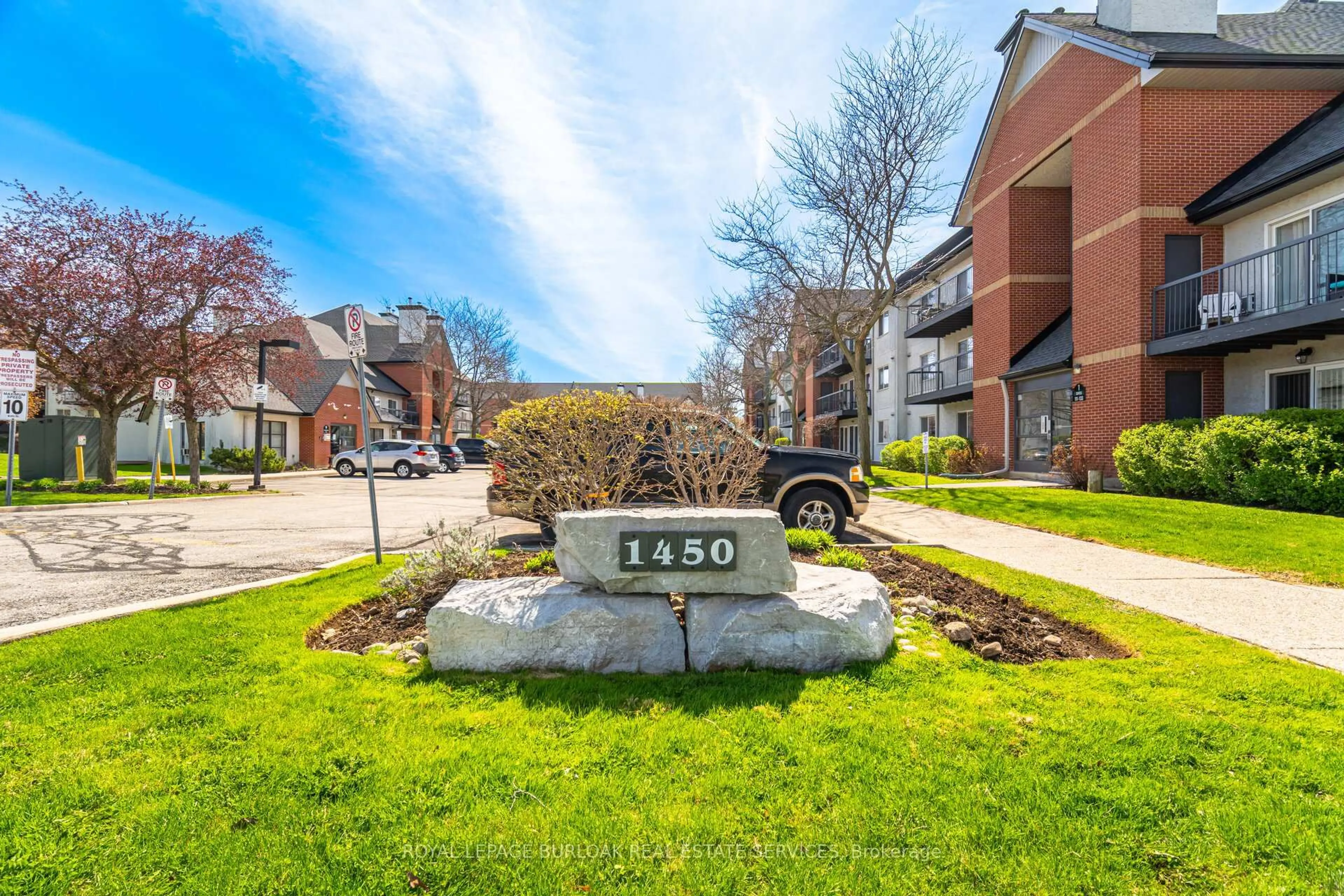 Patio, street for 1450 Glen Abbey Gate #532, Oakville Ontario L6M 2V7