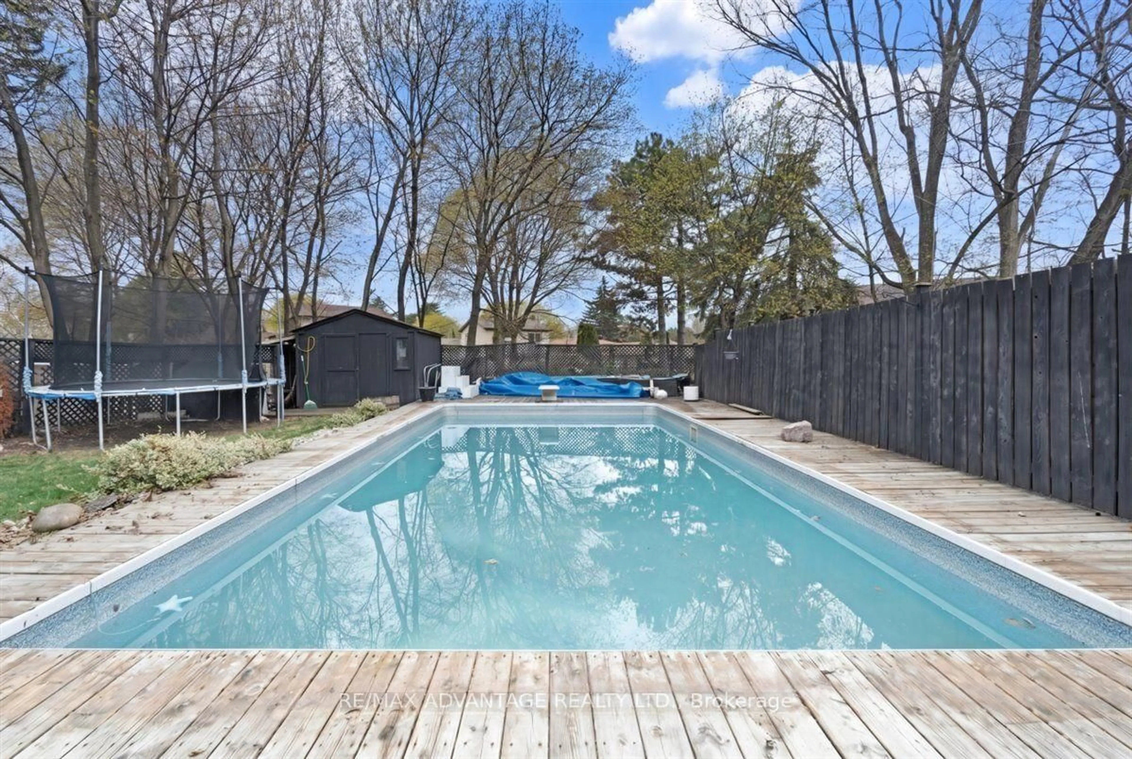 Pool for 3218 Mainsail Cres, Mississauga Ontario L5L 1H2