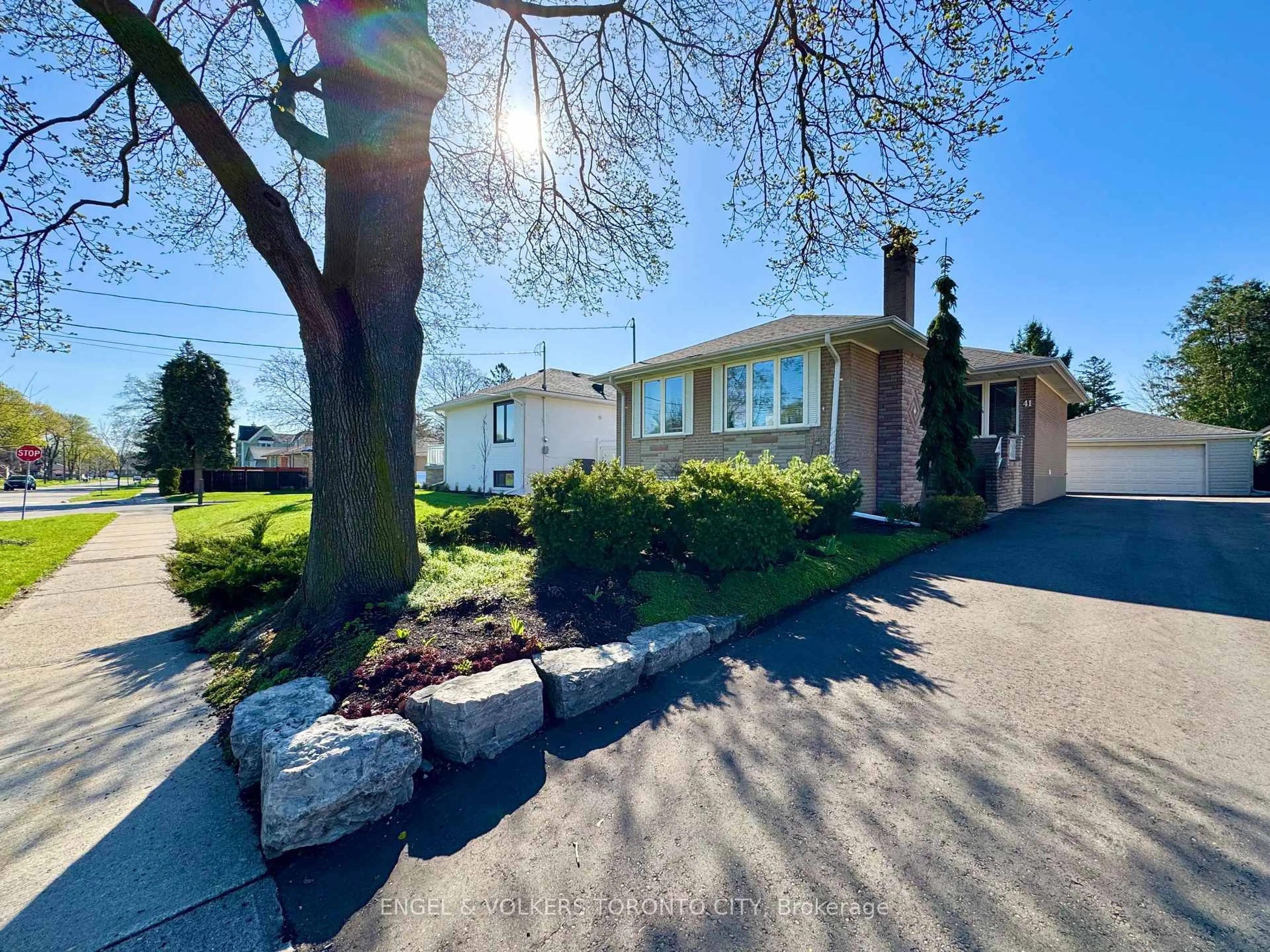 Unknown for 41 Paragon Rd, Toronto Ontario M9R 1J9