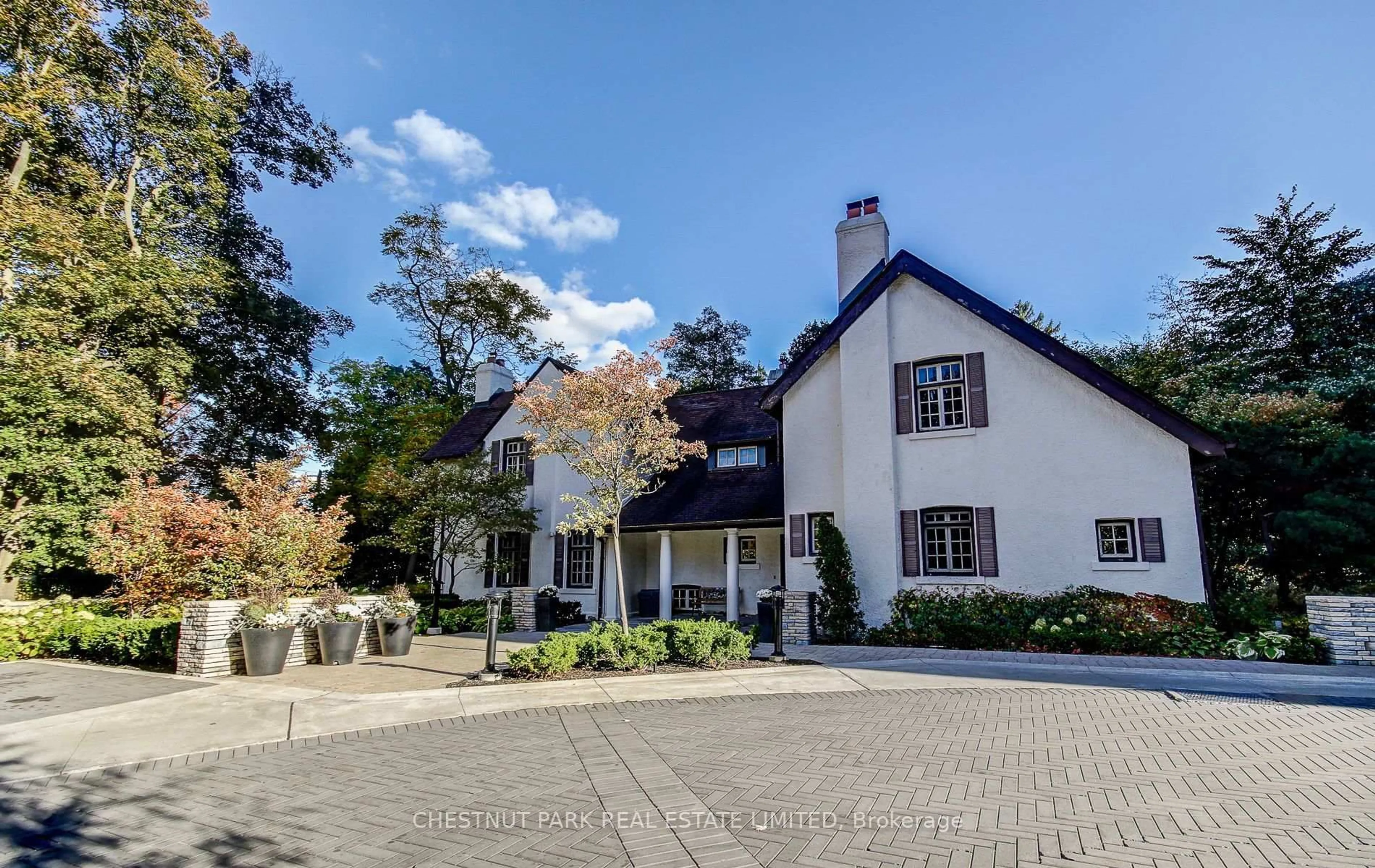 Home with brick exterior material, street for 1400 Dixie Rd #1216, Mississauga Ontario L5E 3E1