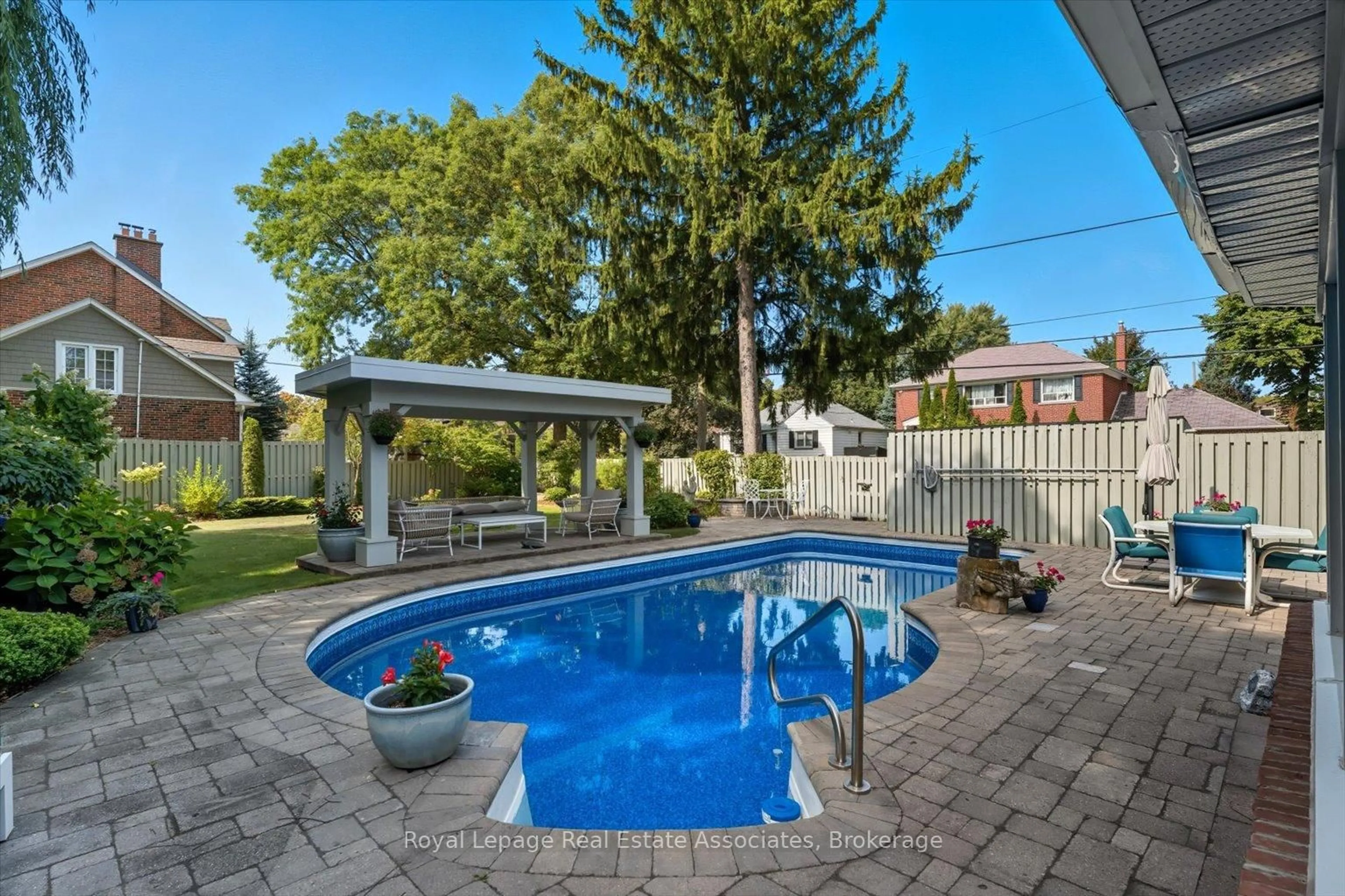 Pool for 12 Wenonah Dr, Mississauga Ontario L5G 3W1