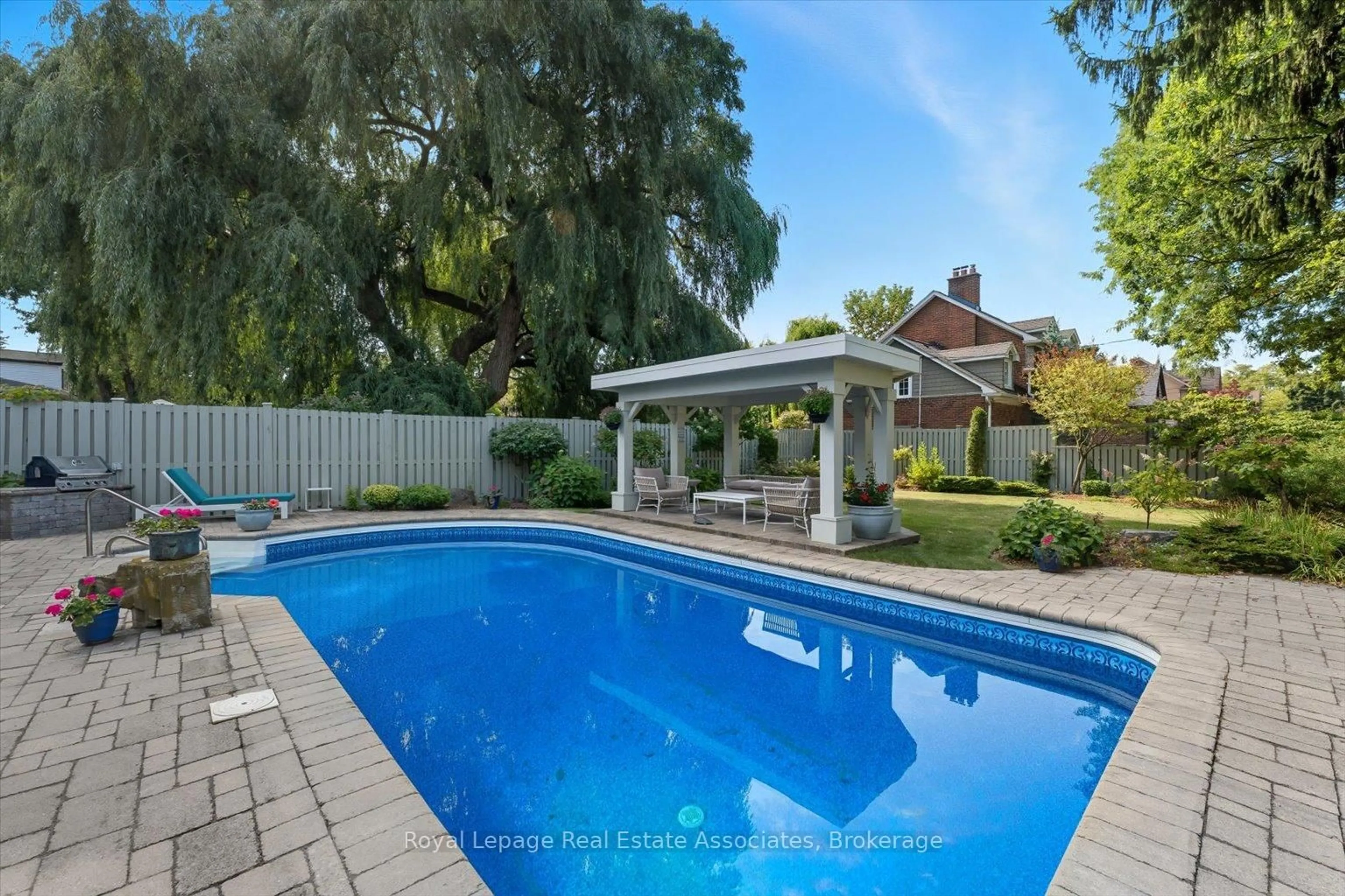 Pool for 12 Wenonah Dr, Mississauga Ontario L5G 3W1