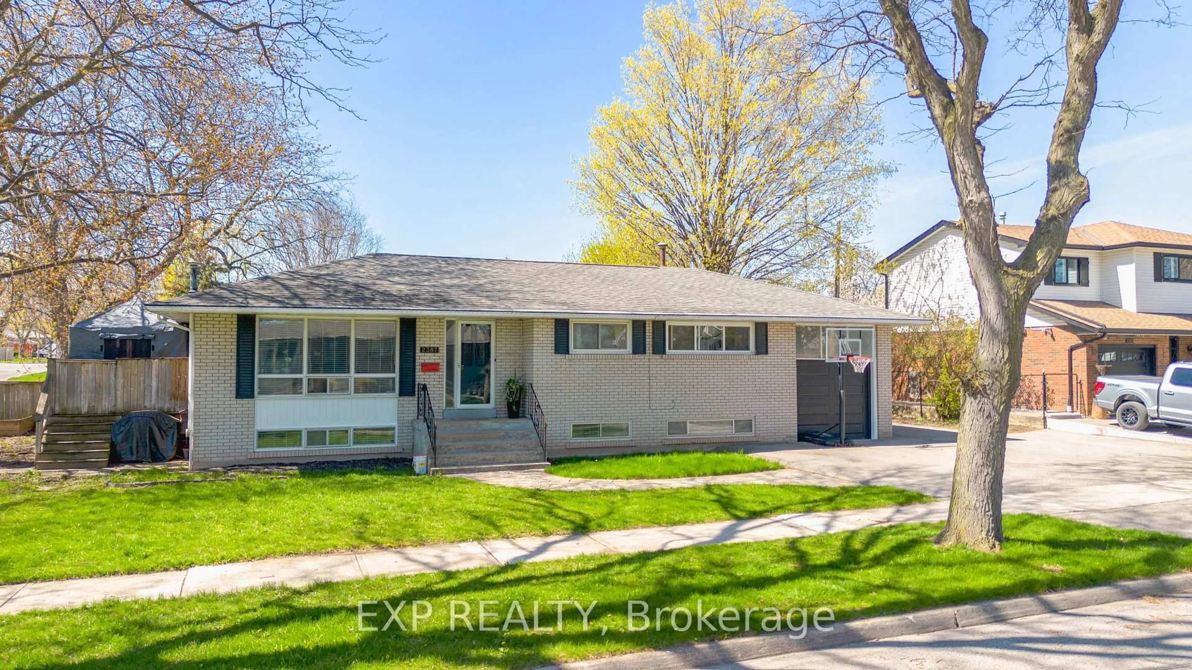 Home with vinyl exterior material, street for 2387 Cyprus Ave, Burlington Ontario L7P 1G5