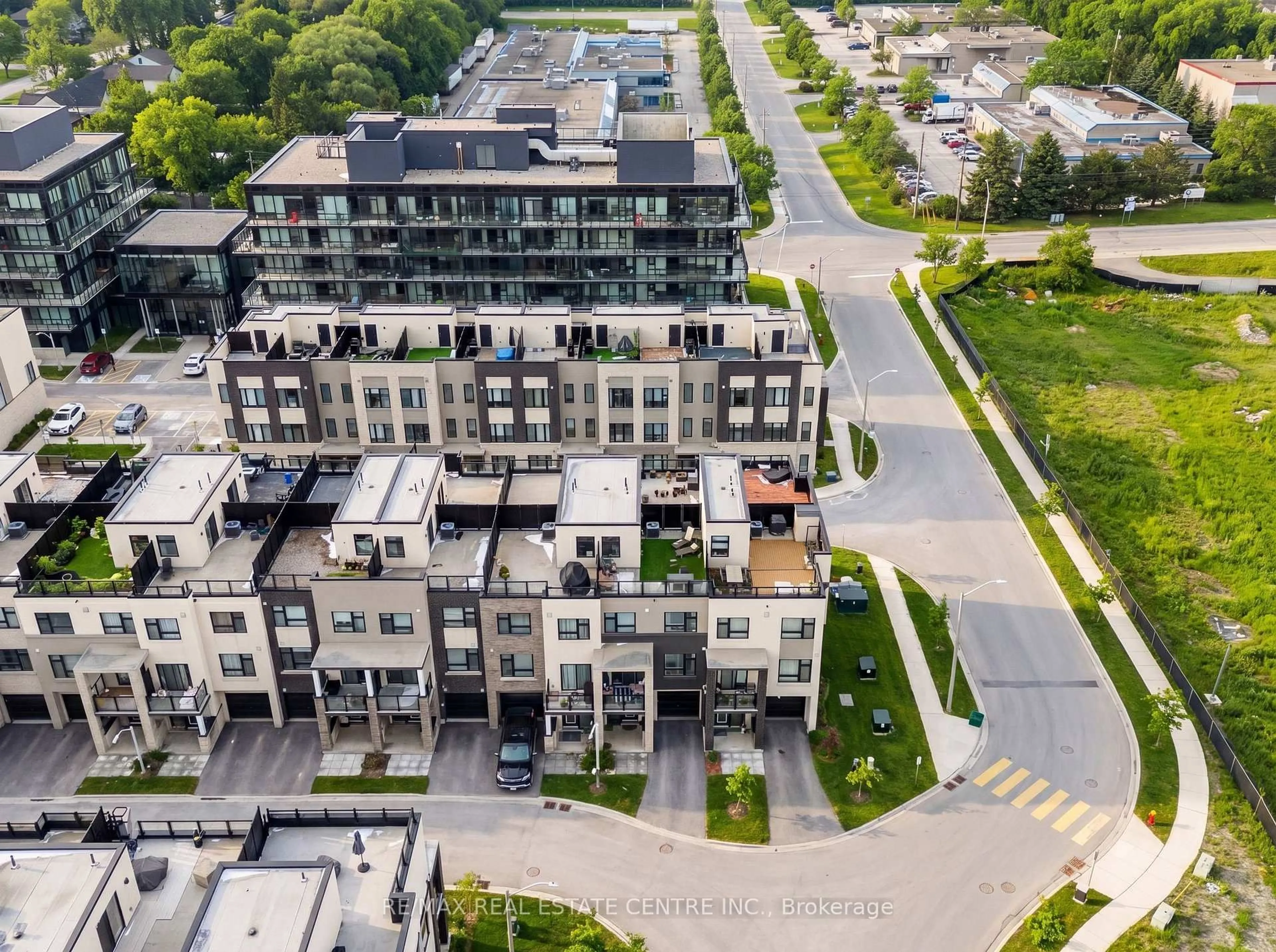 A pic from outside/outdoor area/front of a property/back of a property/a pic from drone, city buildings view from balcony for 1121 Cooke Blvd #28, Burlington Ontario L7T 0C3
