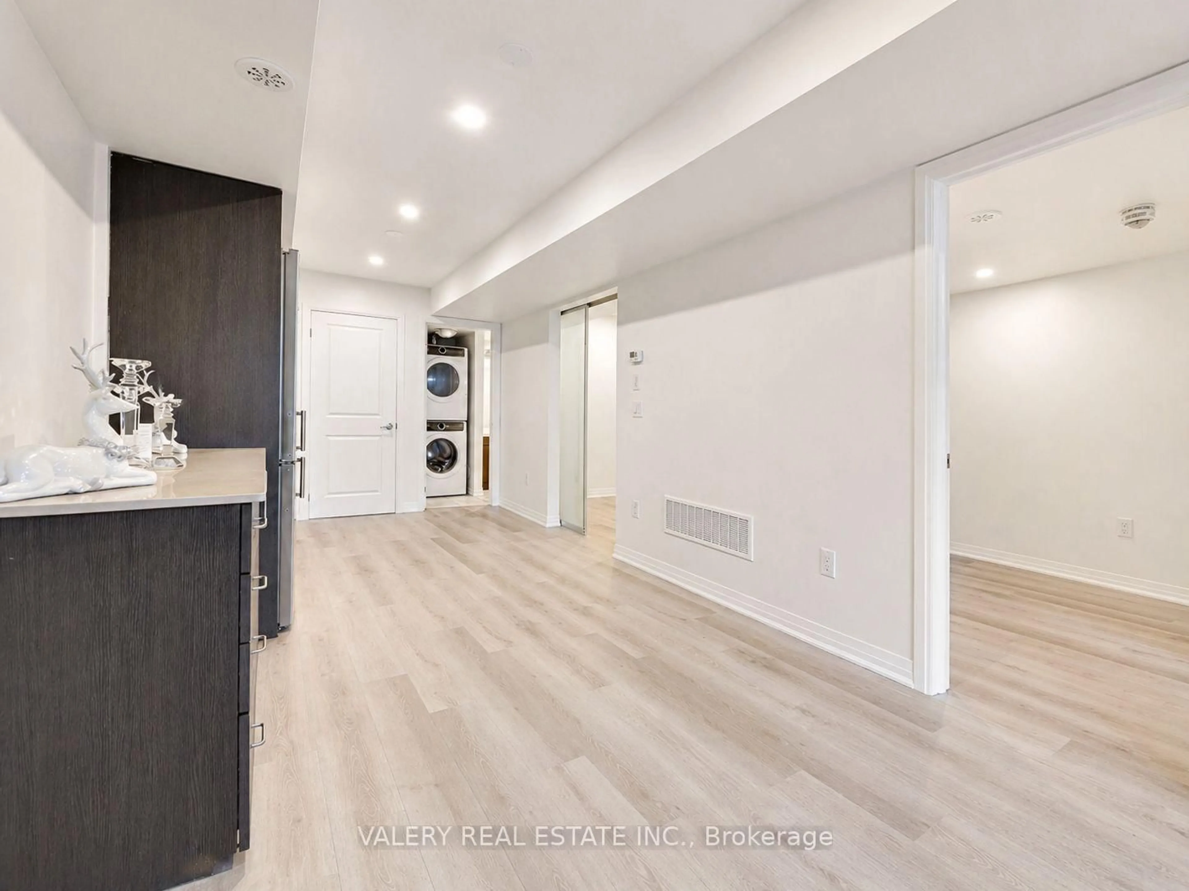 Unknown for 183 William Duncan Rd #1, Toronto Ontario M3K 0B7