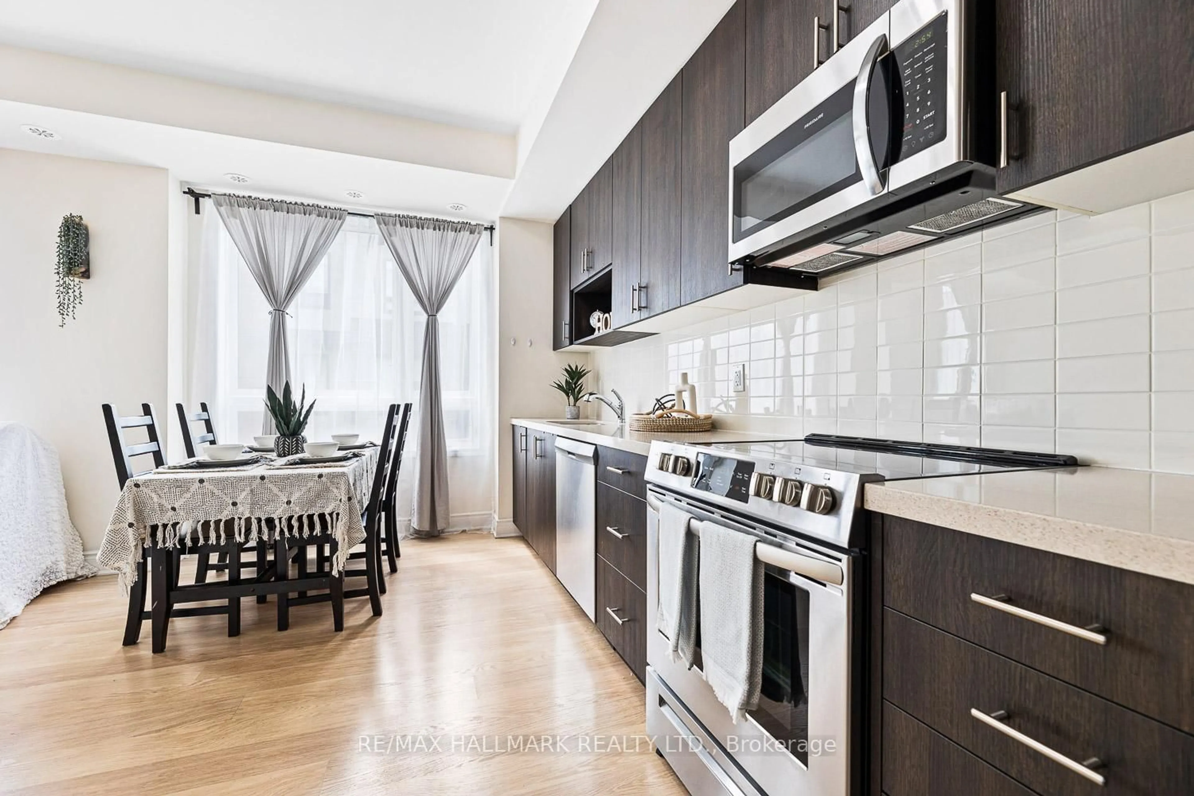 Unknown for 1120 Briar Hill Ave #306, Toronto Ontario M6B 0A9