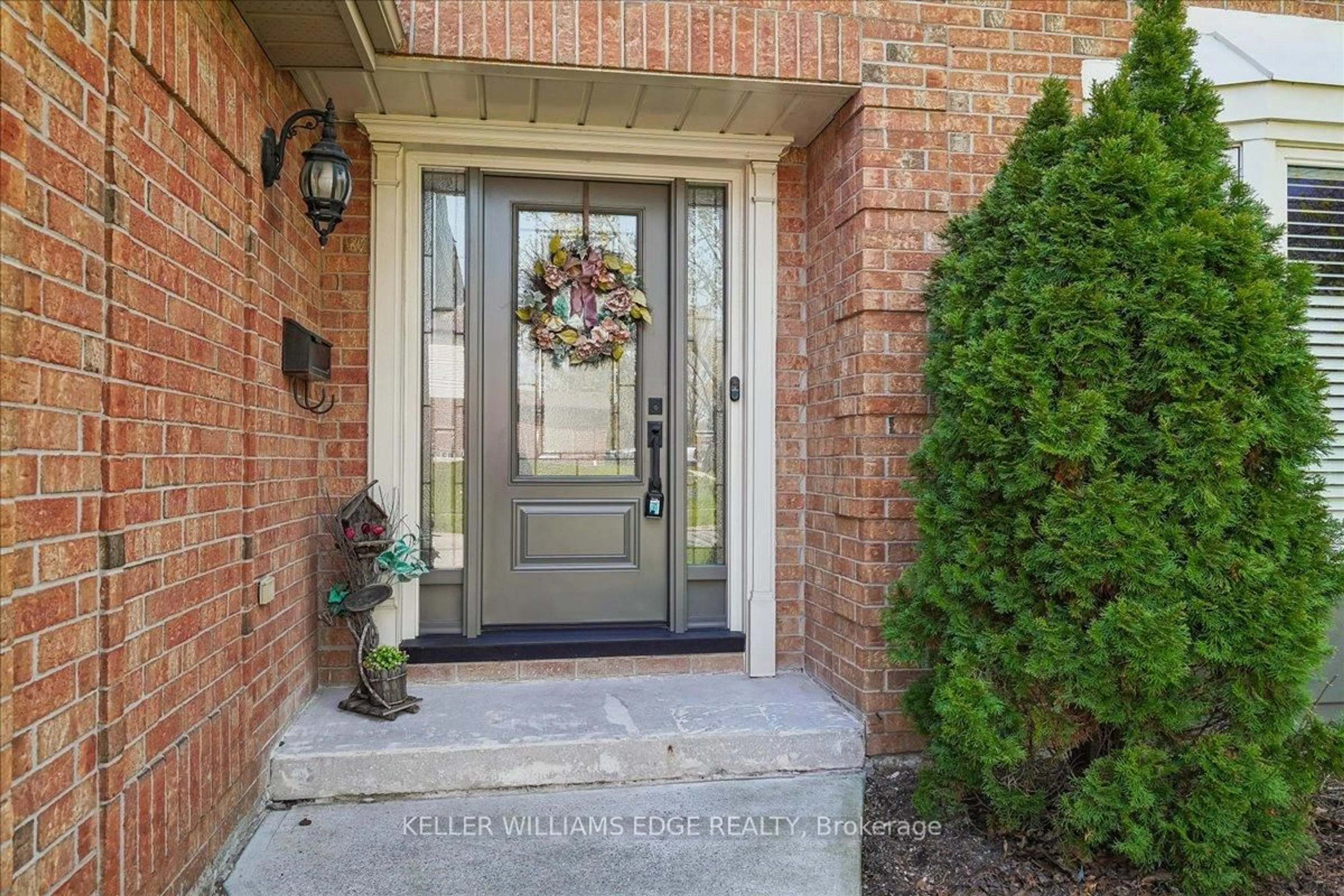 Indoor entryway for 3150 Trailwood Dr, Burlington Ontario L7M 2Z8