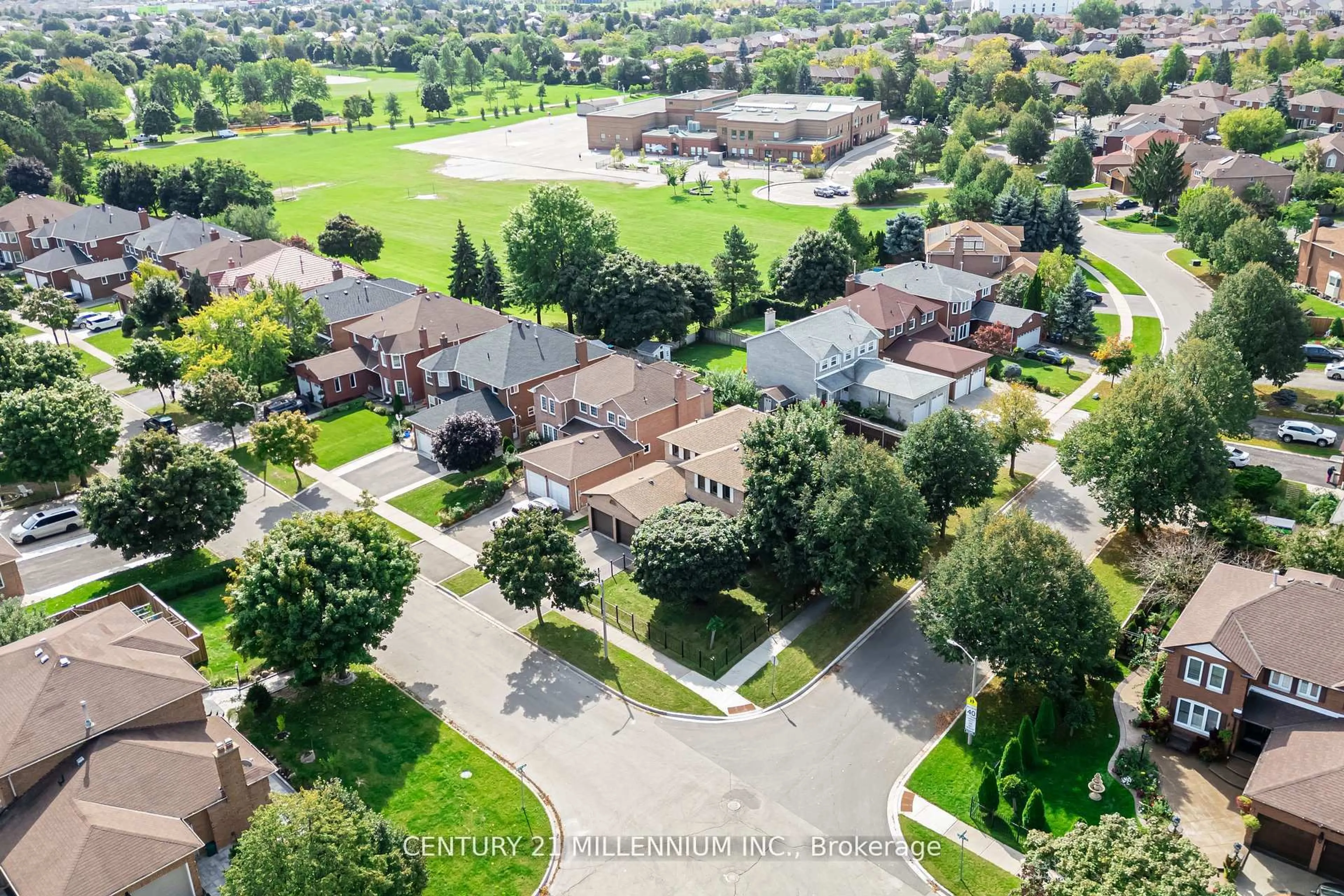 A pic from outside/outdoor area/front of a property/back of a property/a pic from drone, street for 10 Phelps Dr, Brampton Ontario L6X 3V5