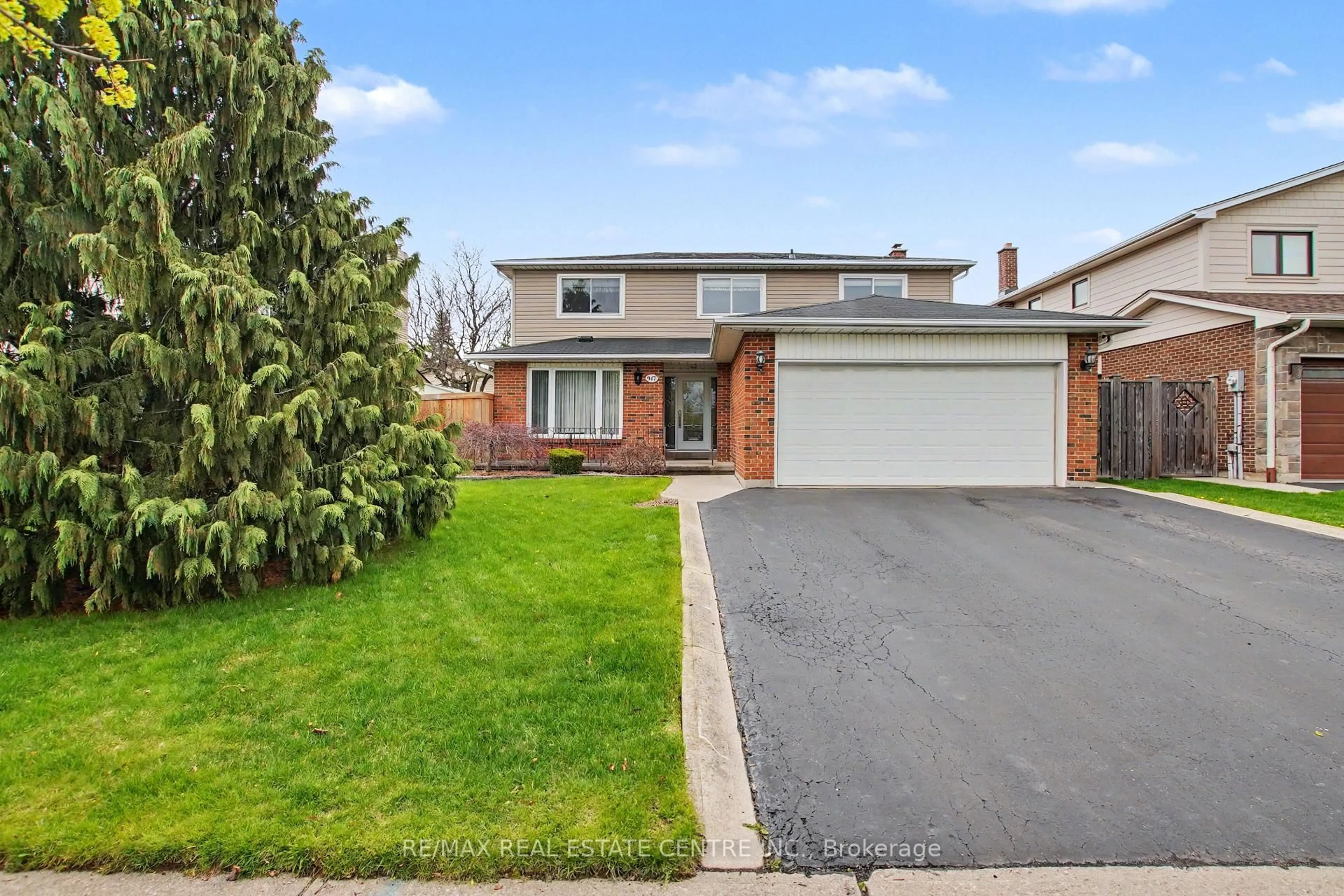 Home with brick exterior material, street for 917 Maple Ave, Milton Ontario L9T 3X6