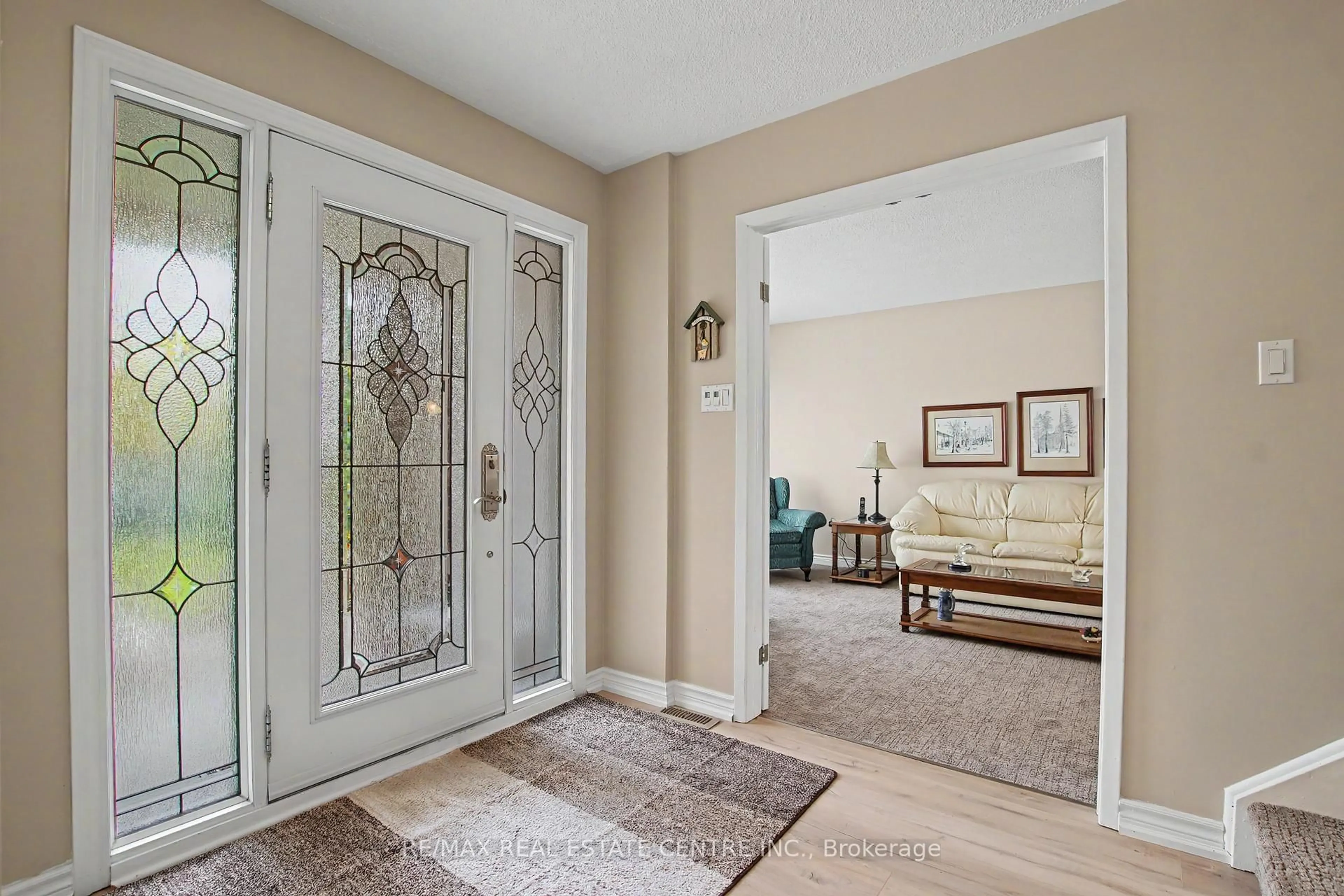 Indoor entryway for 917 Maple Ave, Milton Ontario L9T 3X6