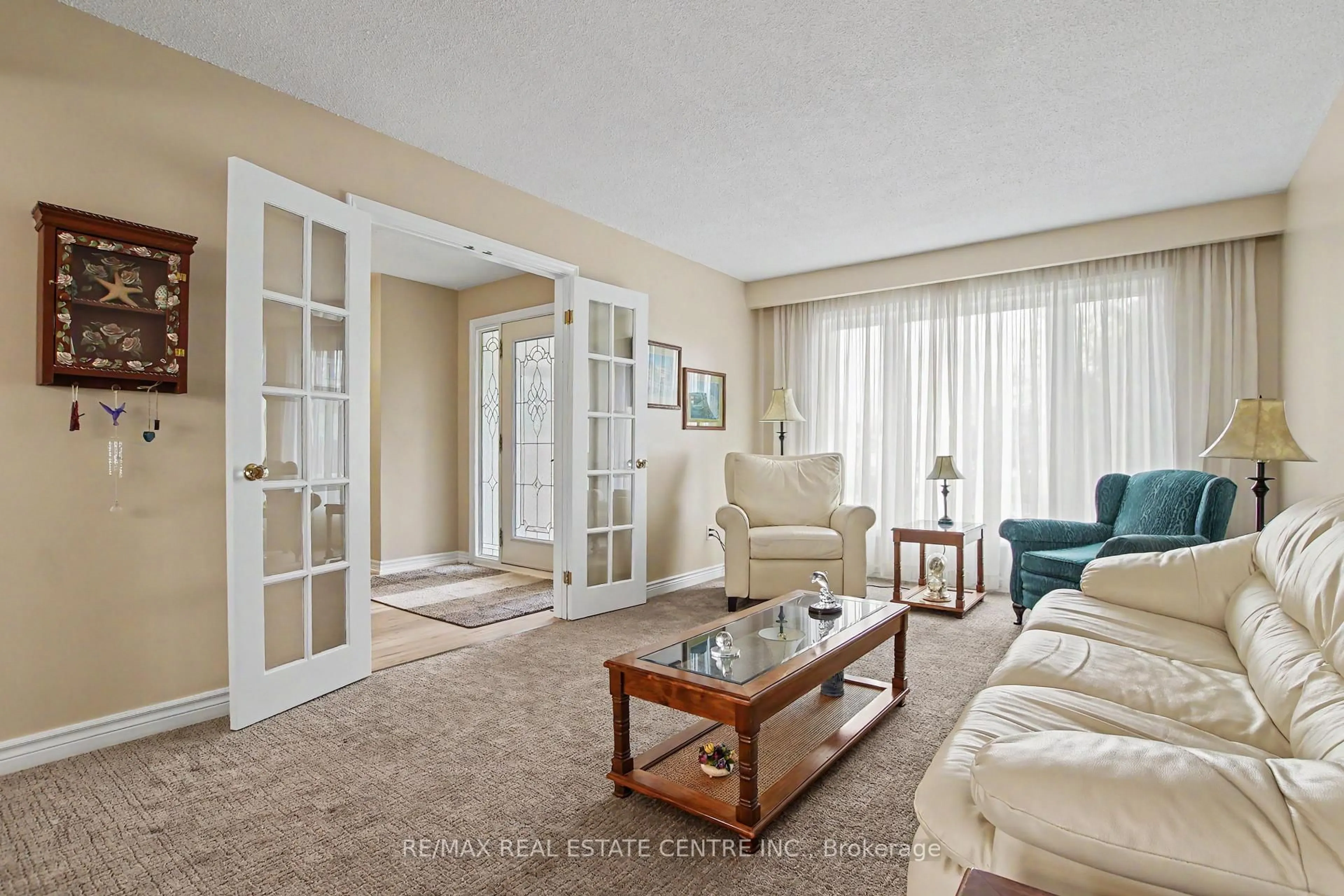 Living room with furniture, unknown for 917 Maple Ave, Milton Ontario L9T 3X6
