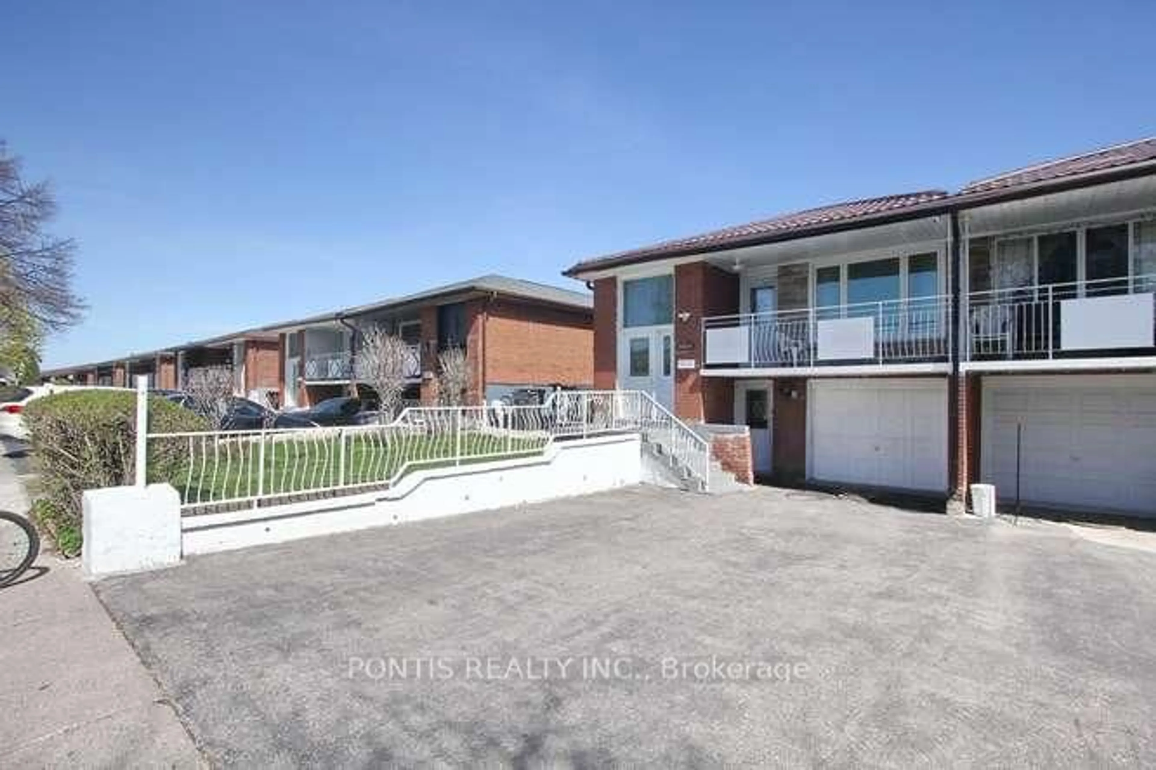 A pic from outside/outdoor area/front of a property/back of a property/a pic from drone, street for 7292 Sills Rd, Mississauga Ontario L4T 2K1