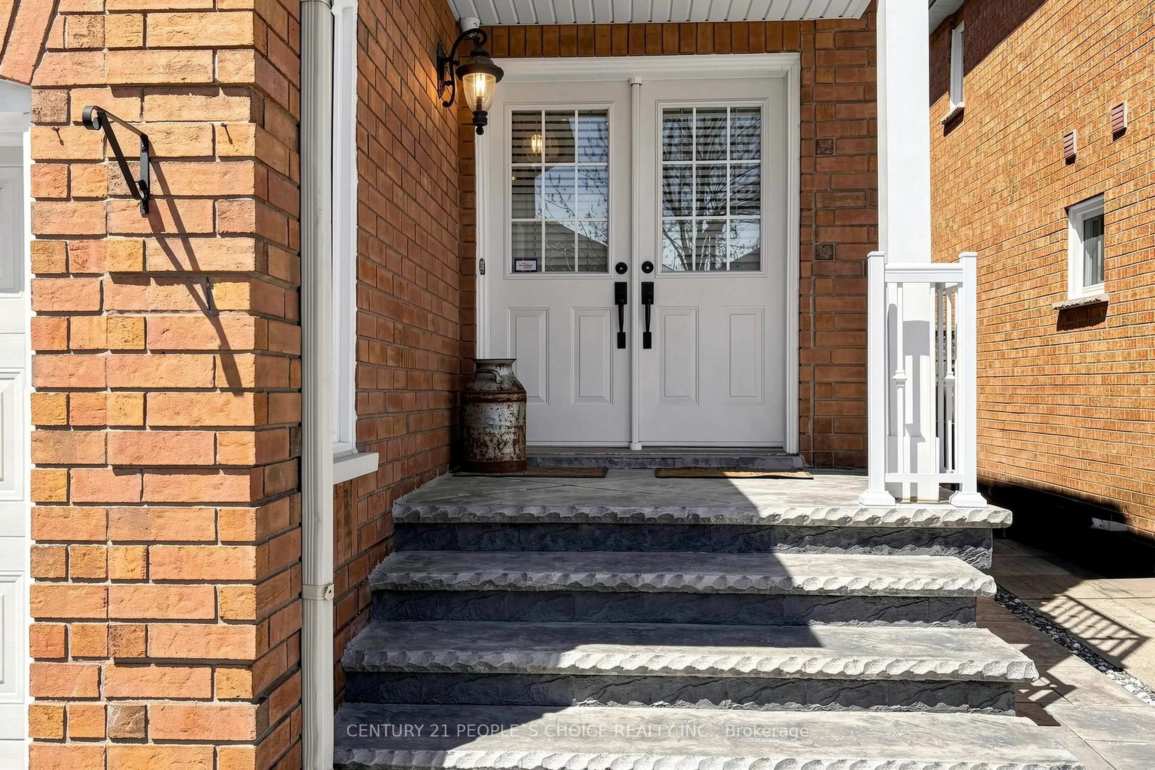 Indoor entryway for 18 Carriage House Rd, Caledon Ontario L7E 2H8