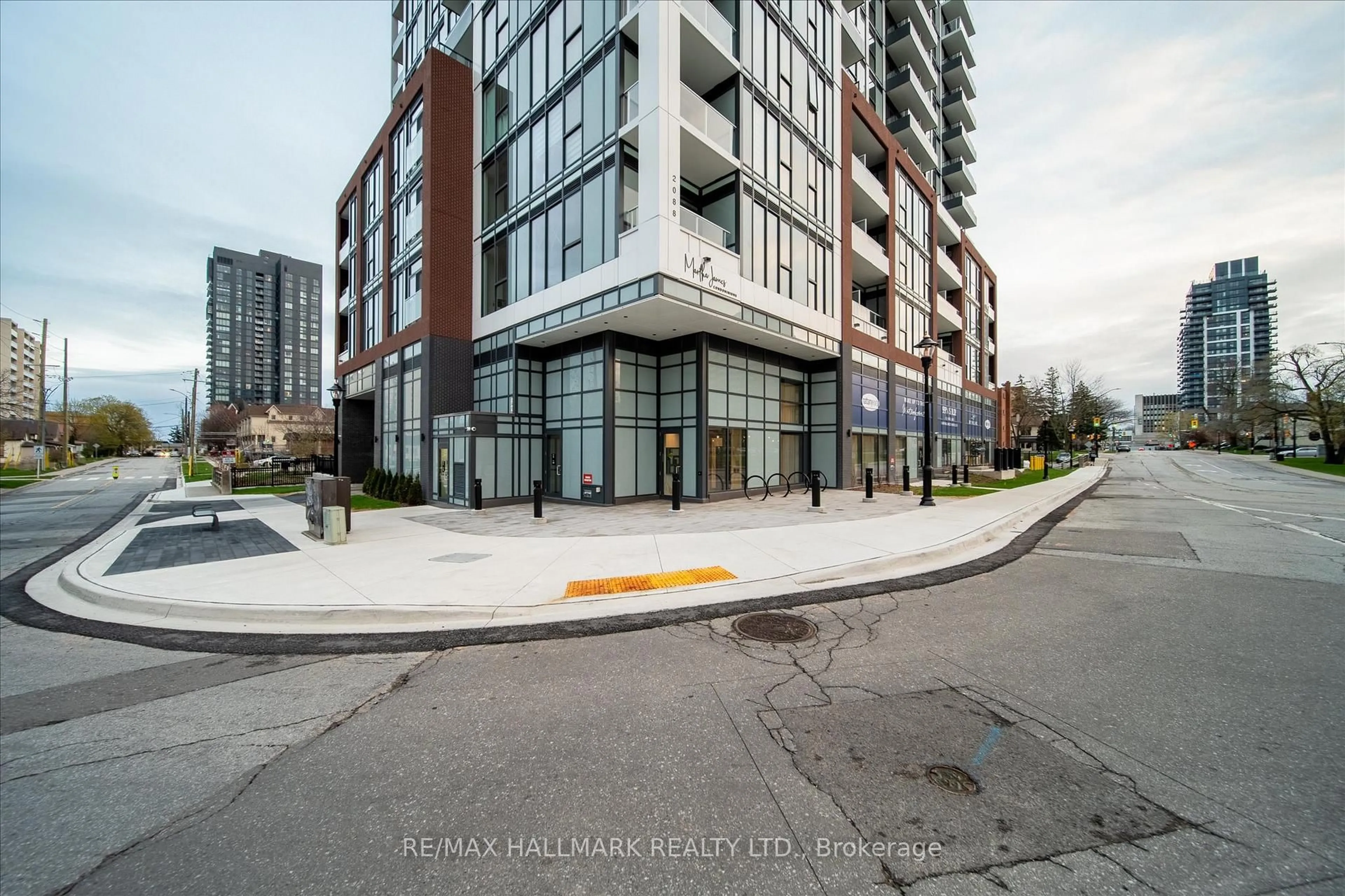 Unknown for 2088 James St #302, Burlington Ontario L7R 0H2