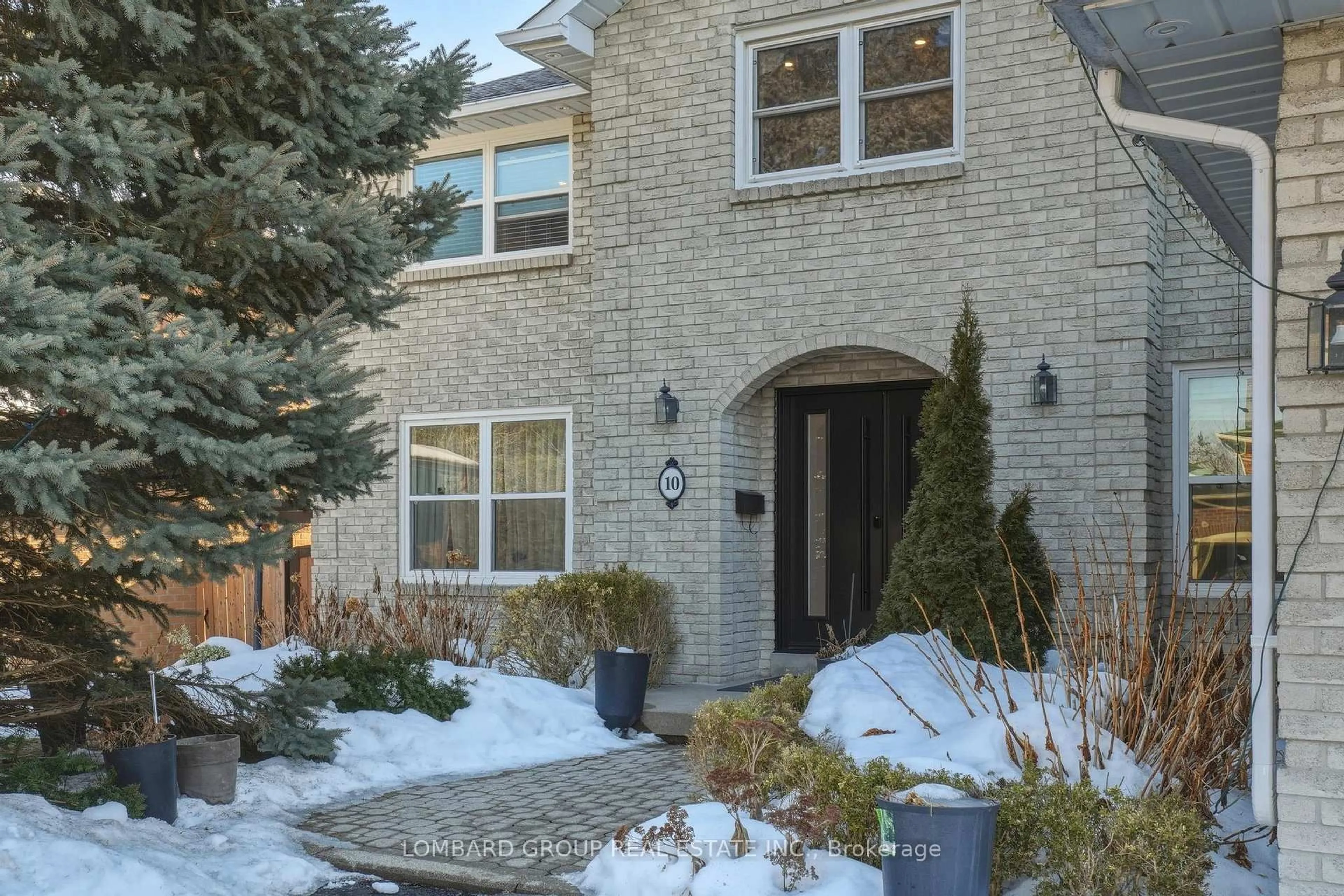 Home with brick exterior material, street for 10 Whitmore Crt, Brampton Ontario L6Z 2A5