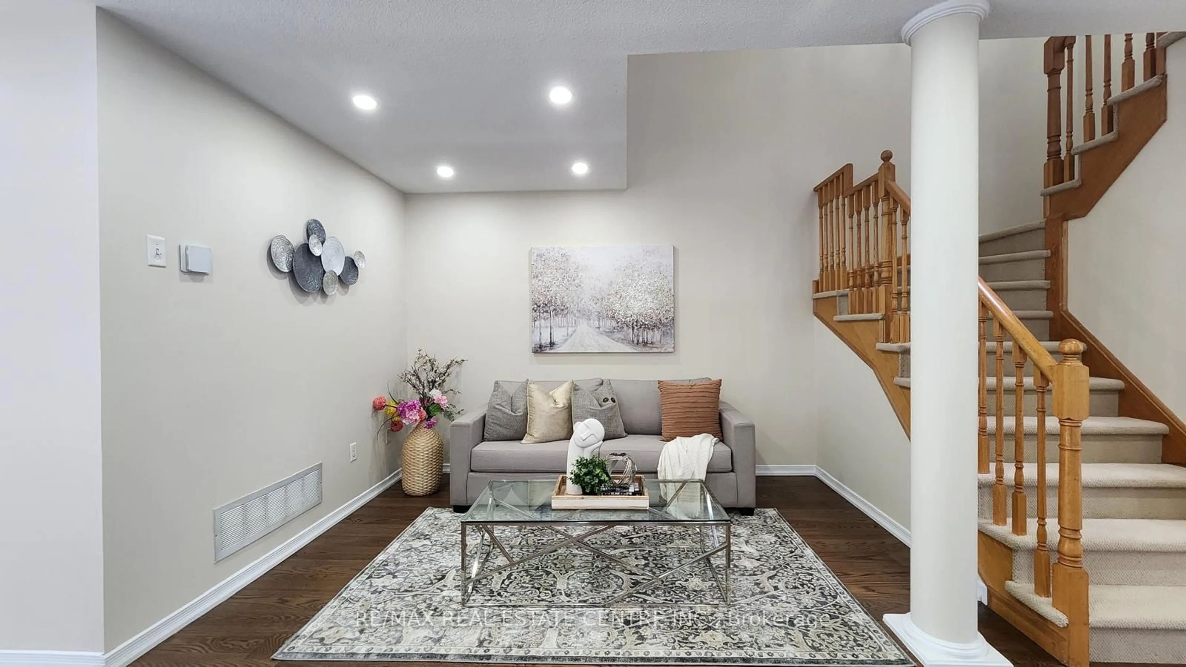 Living room with furniture, unknown for 90 Tiller Tr, Brampton Ontario L6X 4S9