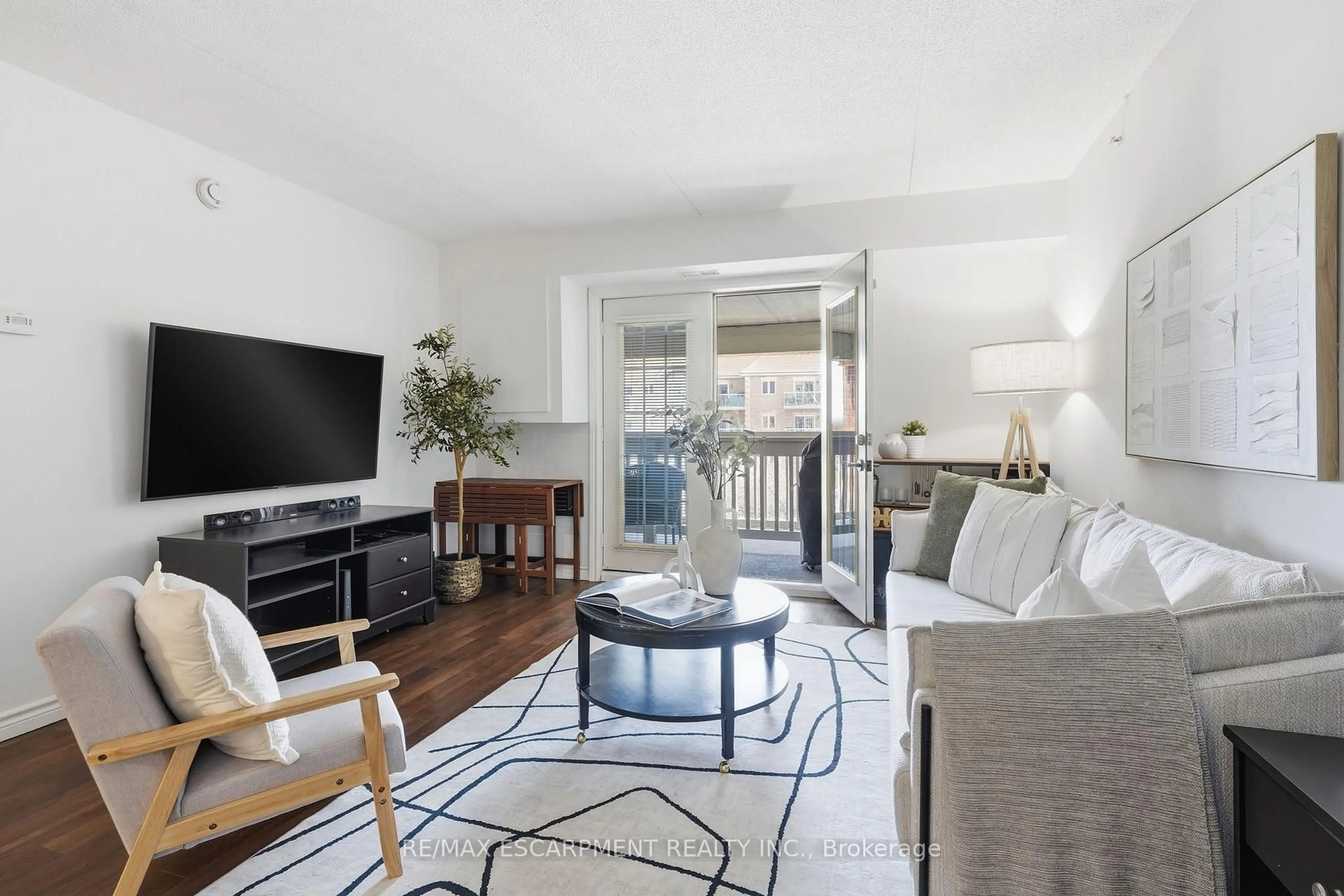 Living room with furniture, unknown for 4015 Kilmer Dr #308, Burlington Ontario L7M 4M4