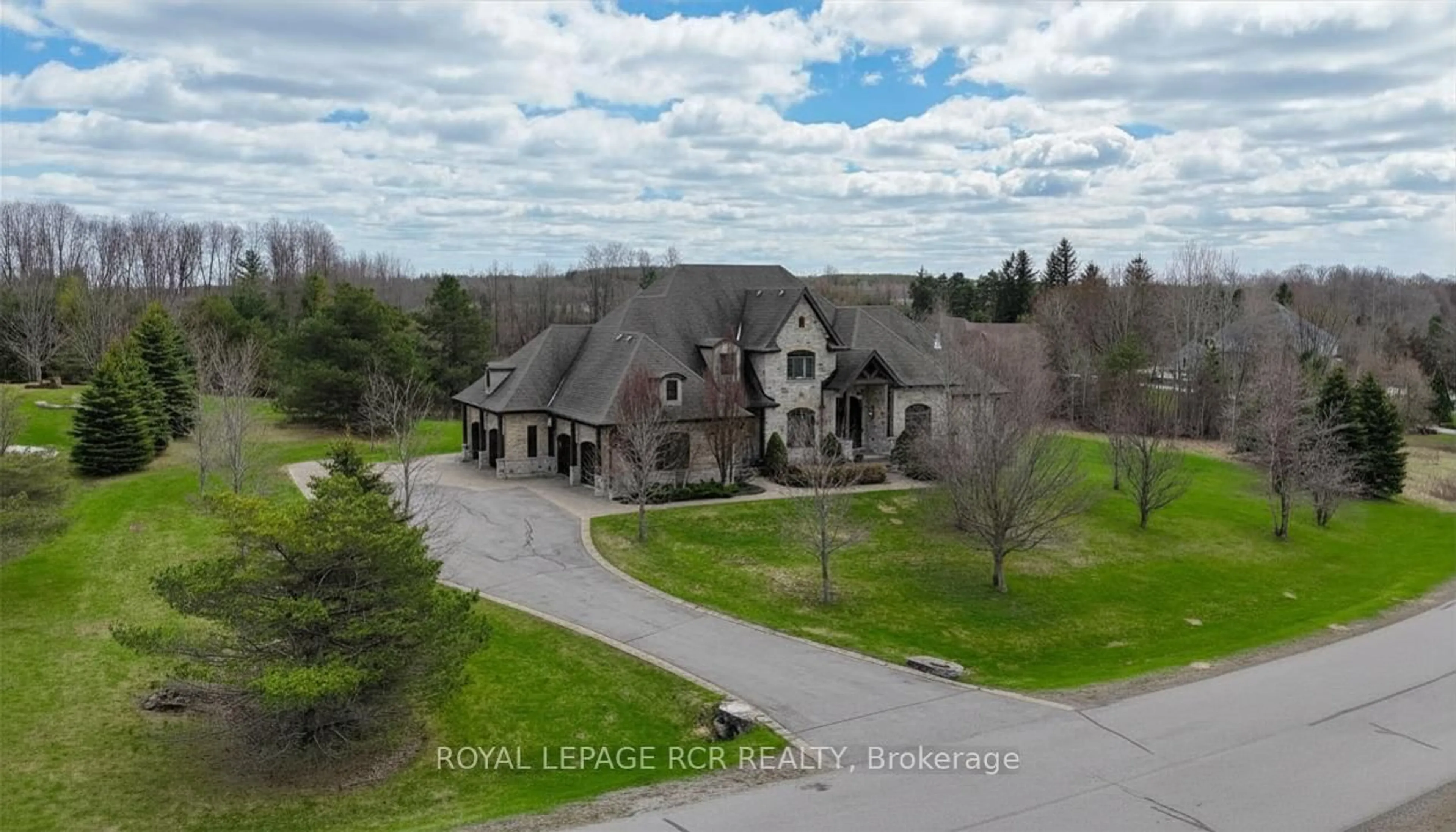 A pic from outside/outdoor area/front of a property/back of a property/a pic from drone, street for 7 Proctor Ave, Caledon Ontario L7E 4E7