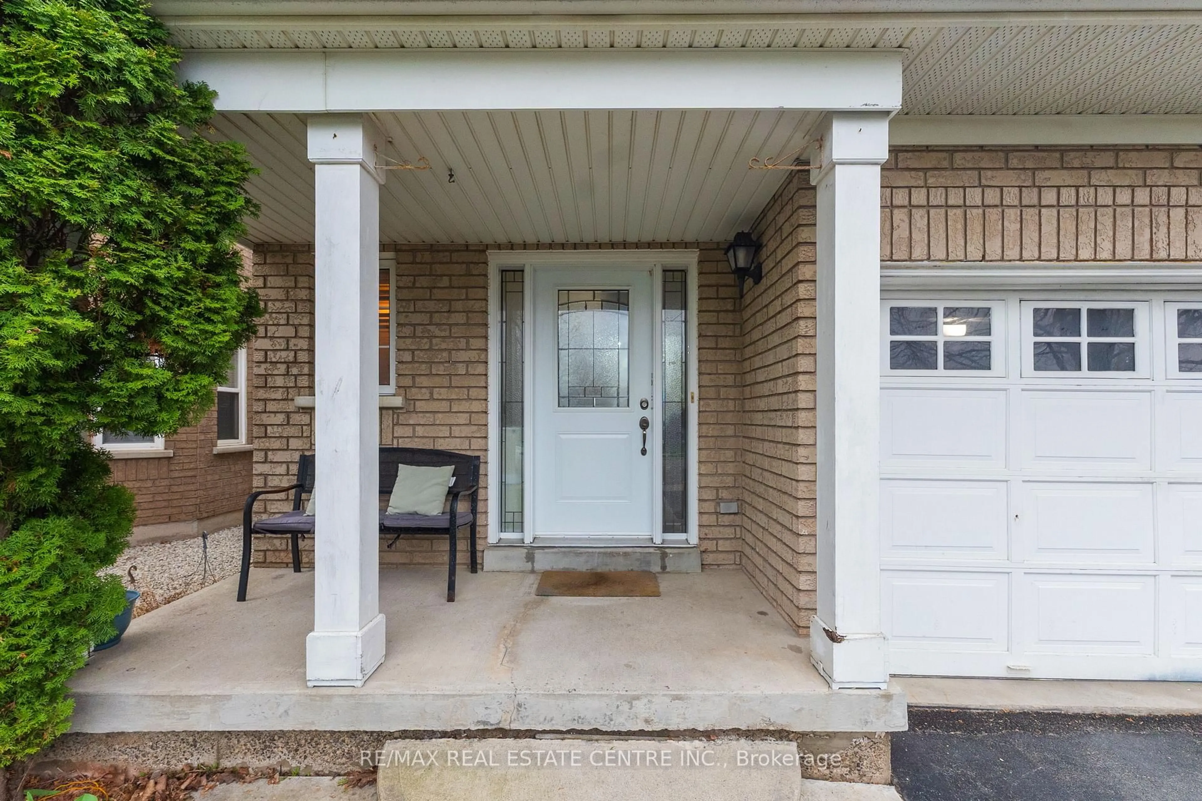 Indoor entryway for 270 Edenbrook Hill Dr, Brampton Ontario L7A 2M5