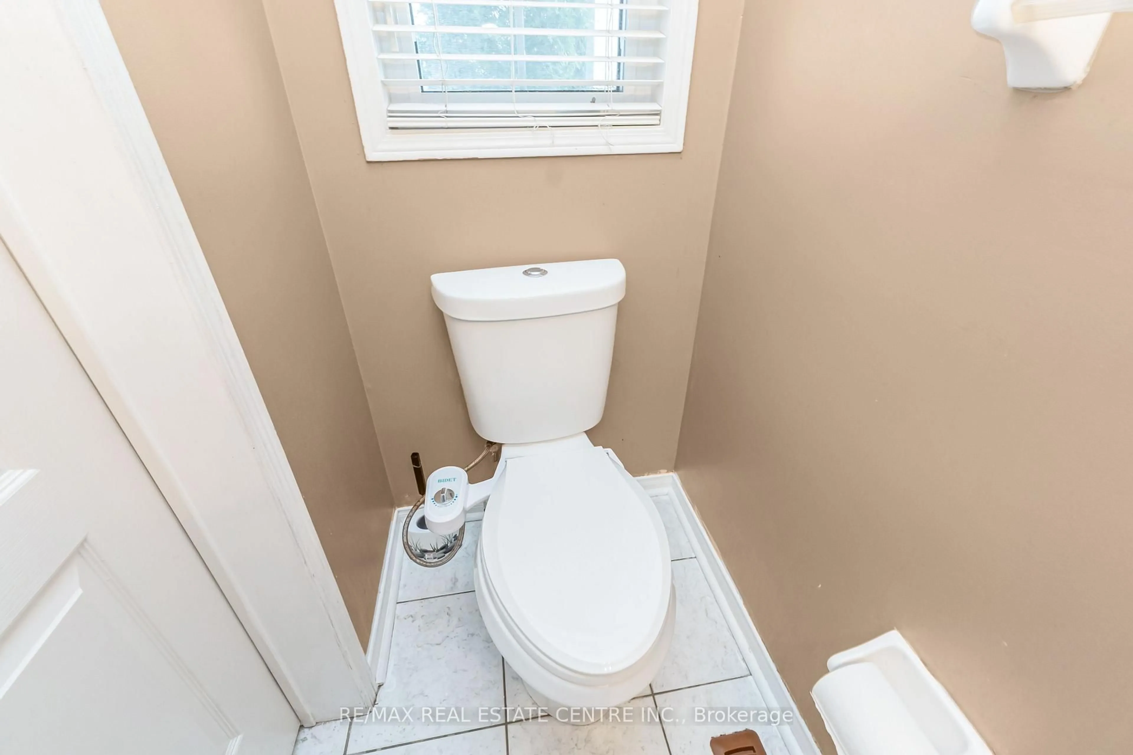 Standard bathroom, ceramic/tile floor for 270 Edenbrook Hill Dr, Brampton Ontario L7A 2M5
