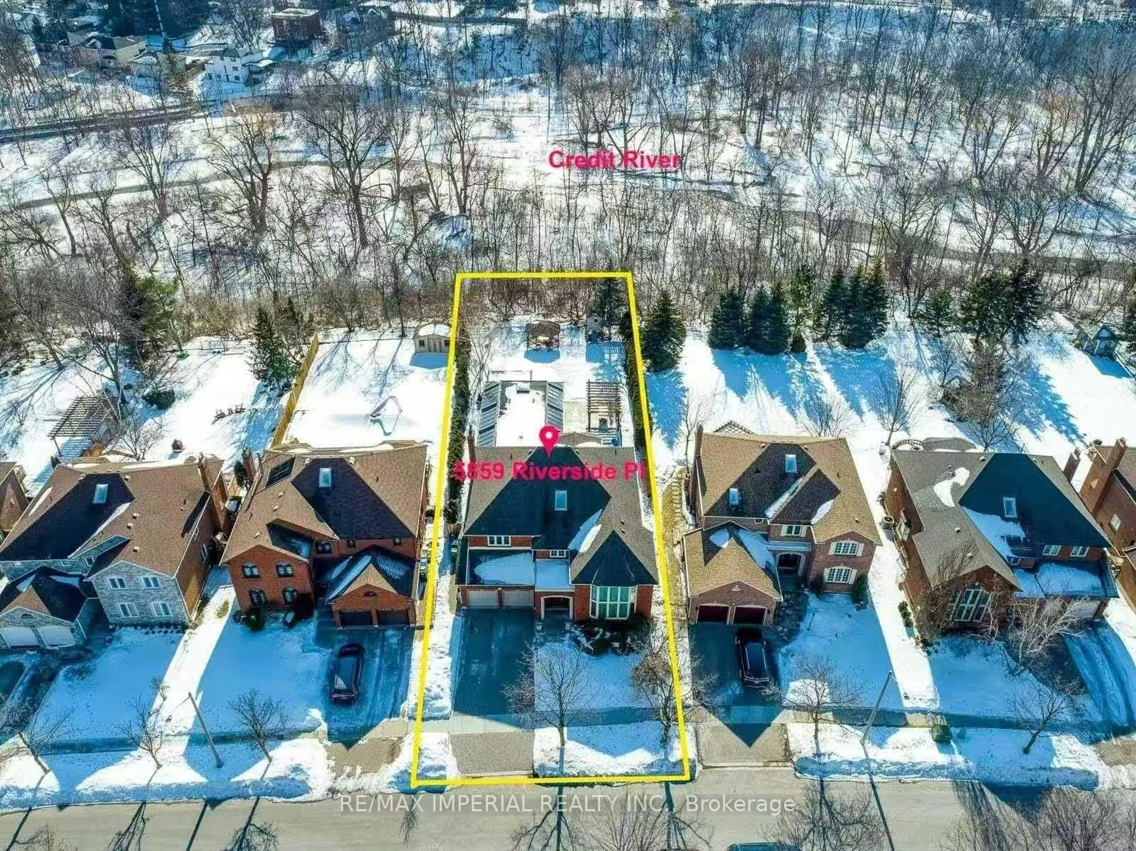 A pic from outside/outdoor area/front of a property/back of a property/a pic from drone, unknown for 5859 Riverside Pl, Mississauga Ontario L5M 4X1