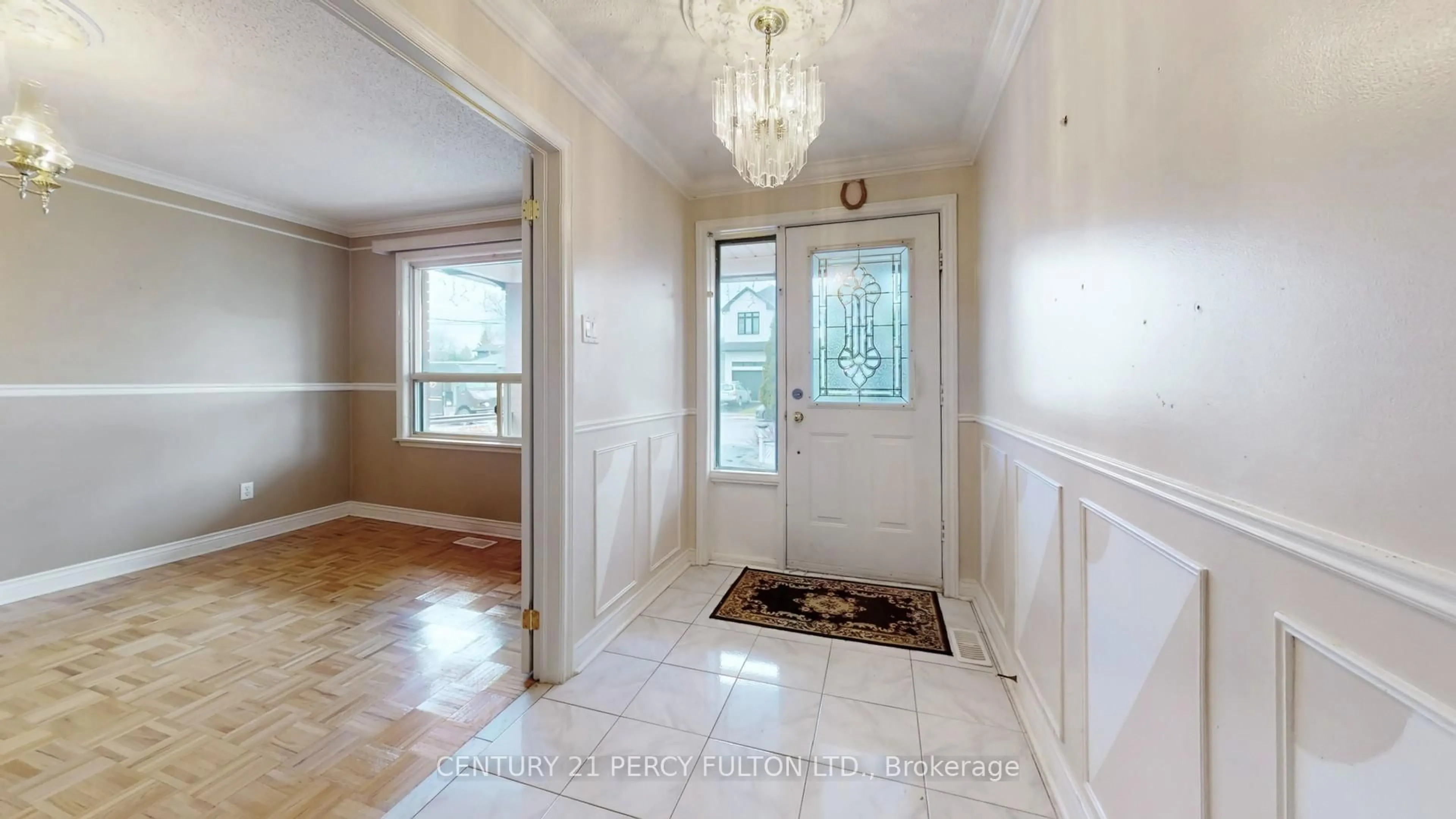 Indoor foyer for 69 Twenty Fourth St, Toronto Ontario M8V 3N7