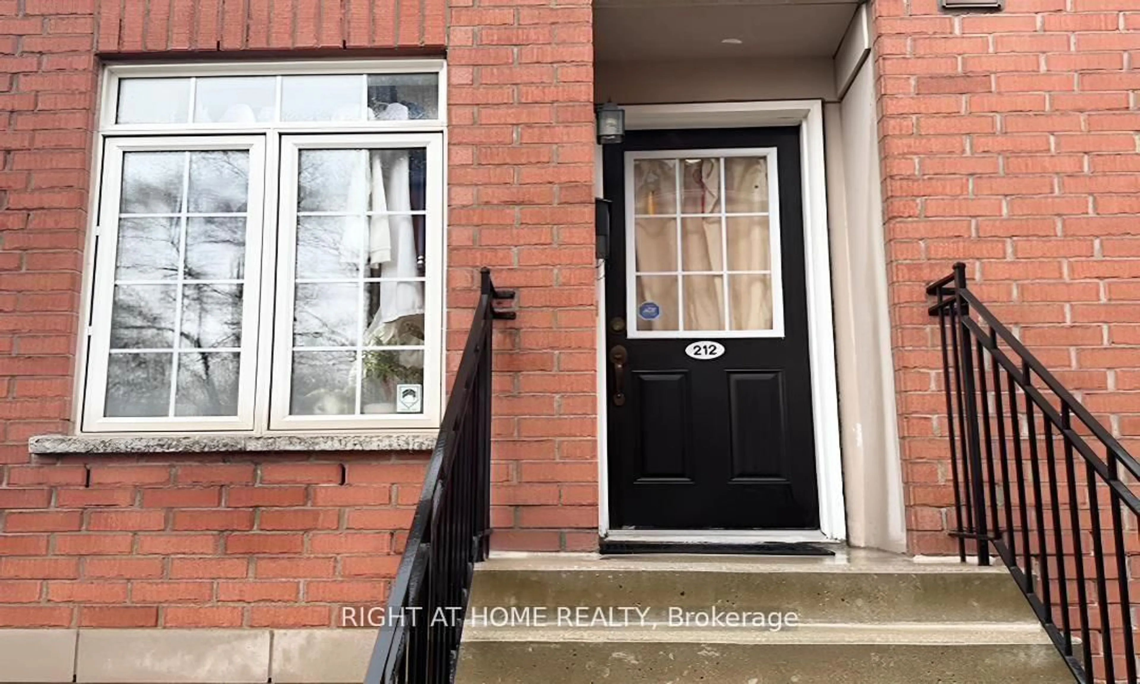 Indoor entryway for 870 Jane St #212, Toronto Ontario M6N 4C2
