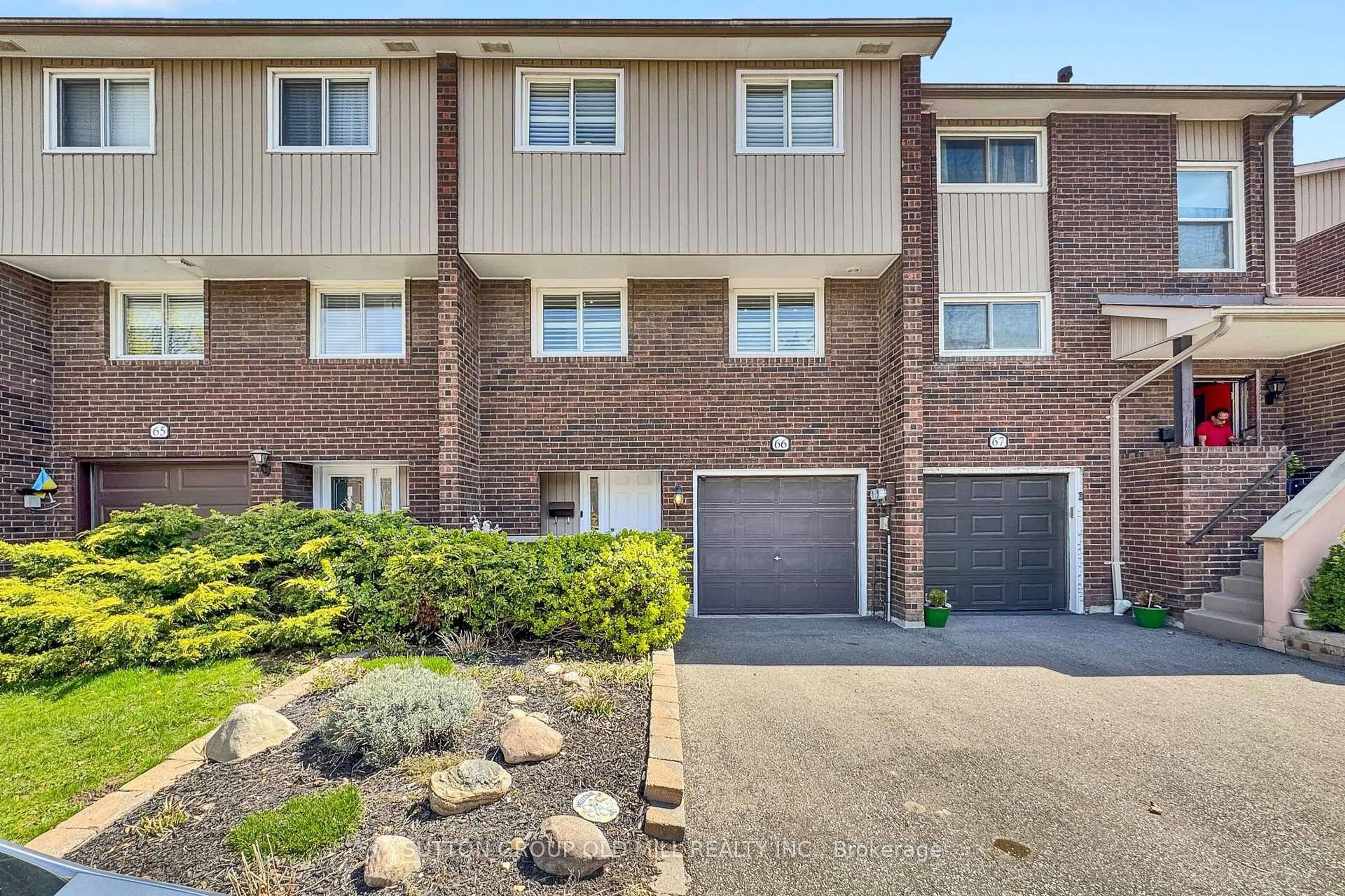 A pic from outside/outdoor area/front of a property/back of a property/a pic from drone, street for 66 Permfield Path, Toronto Ontario M9C 4Y5