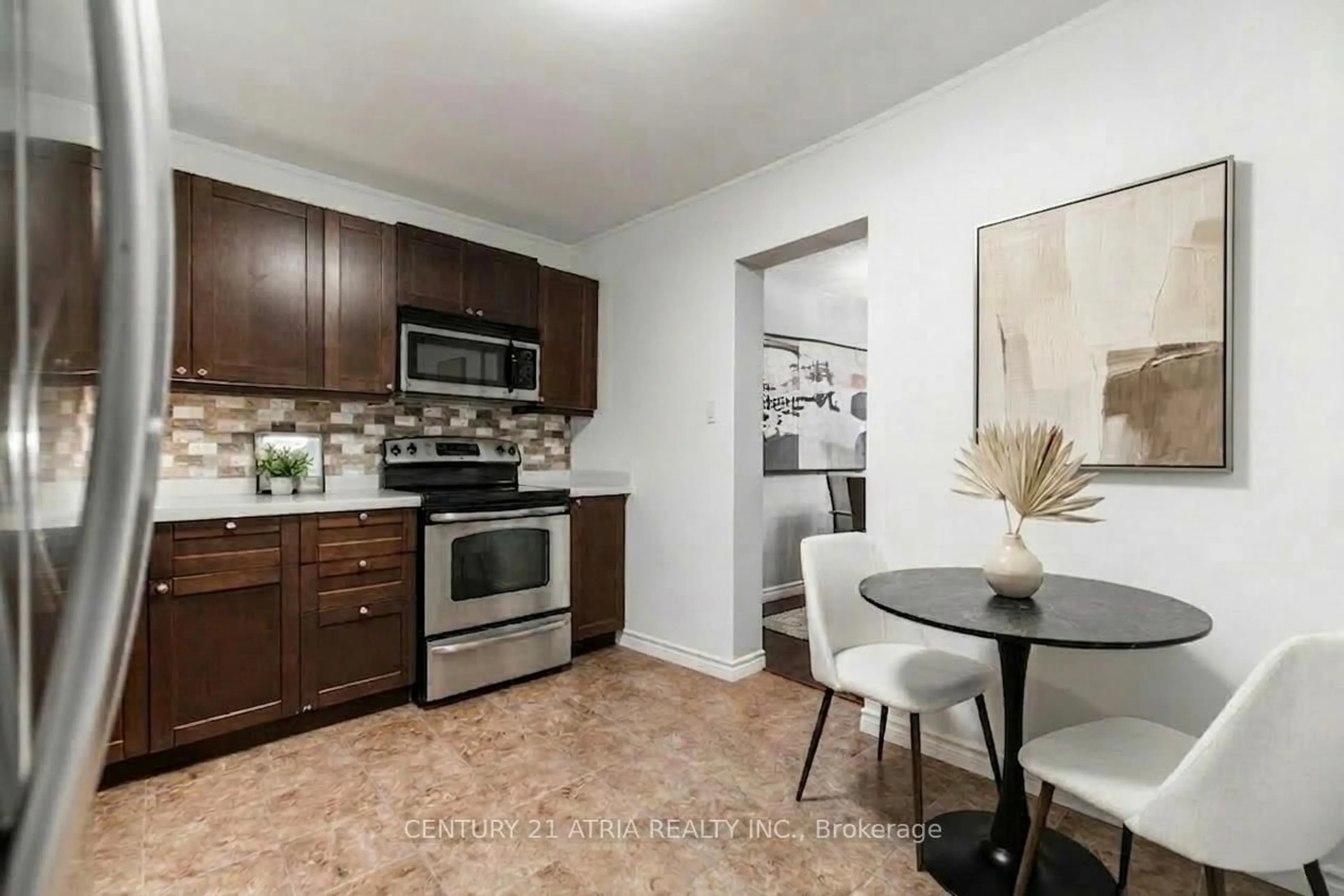 Standard kitchen, unknown for 2825 Gananoque Dr #41, Mississauga Ontario L5N 1V6