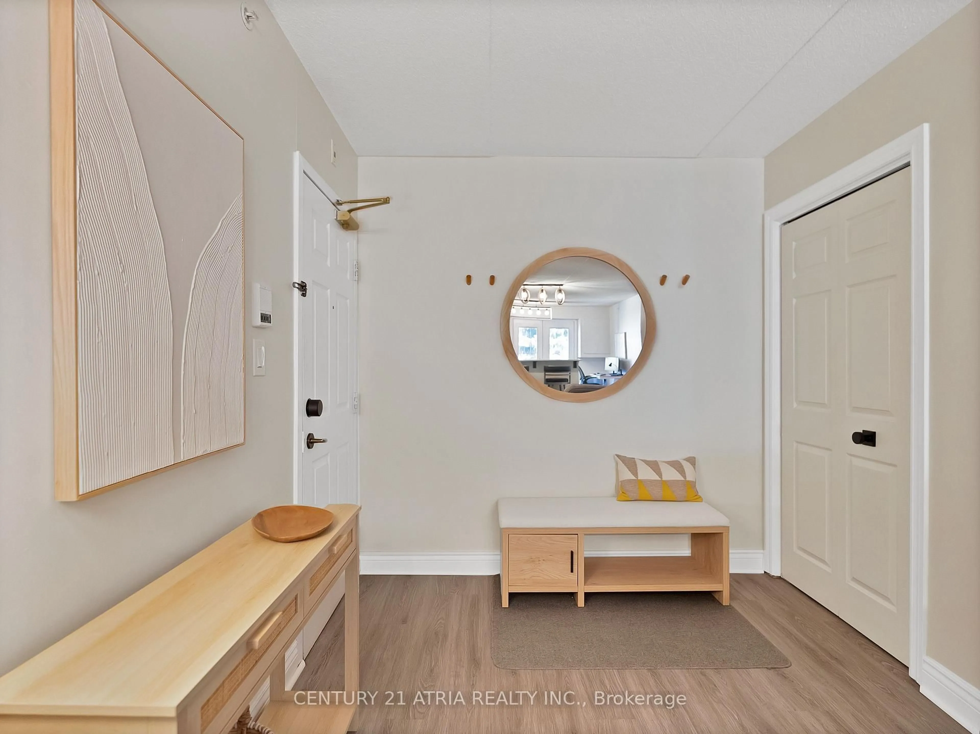 Indoor entryway for 4015 Kilmer Dr #305, Burlington Ontario L7M 4M4