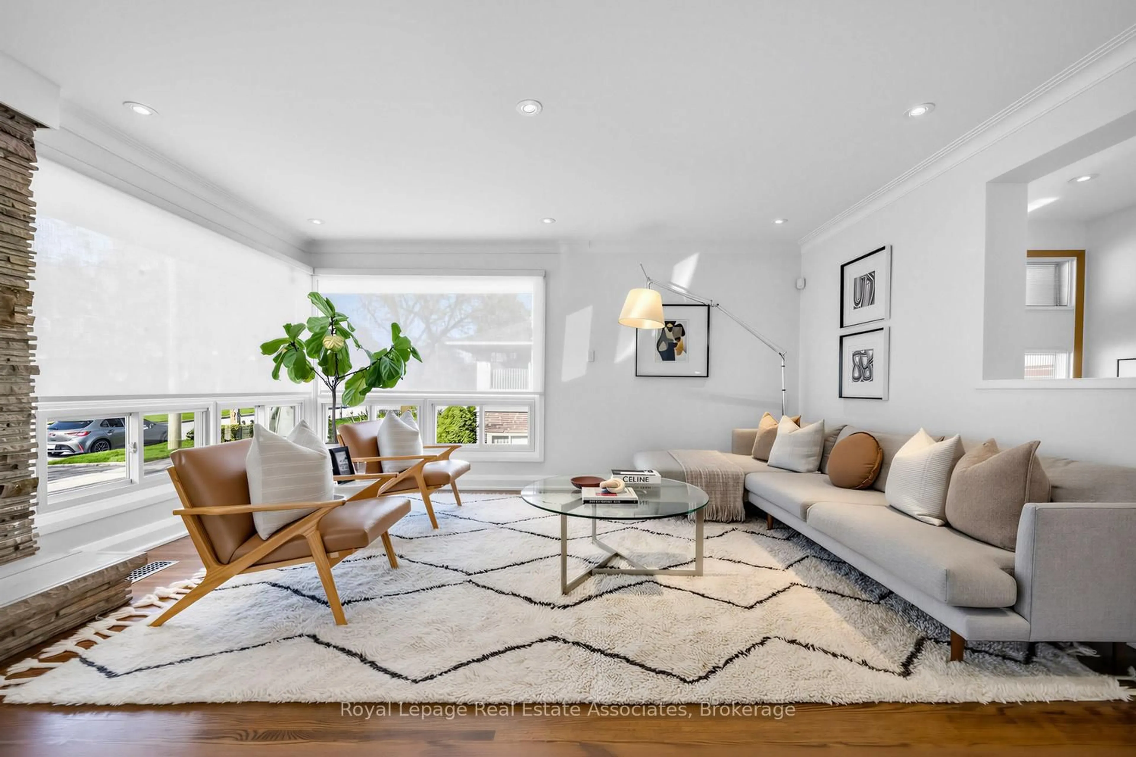 Living room with furniture, unknown for 21 Sturton Rd, Toronto Ontario M9P 2C7