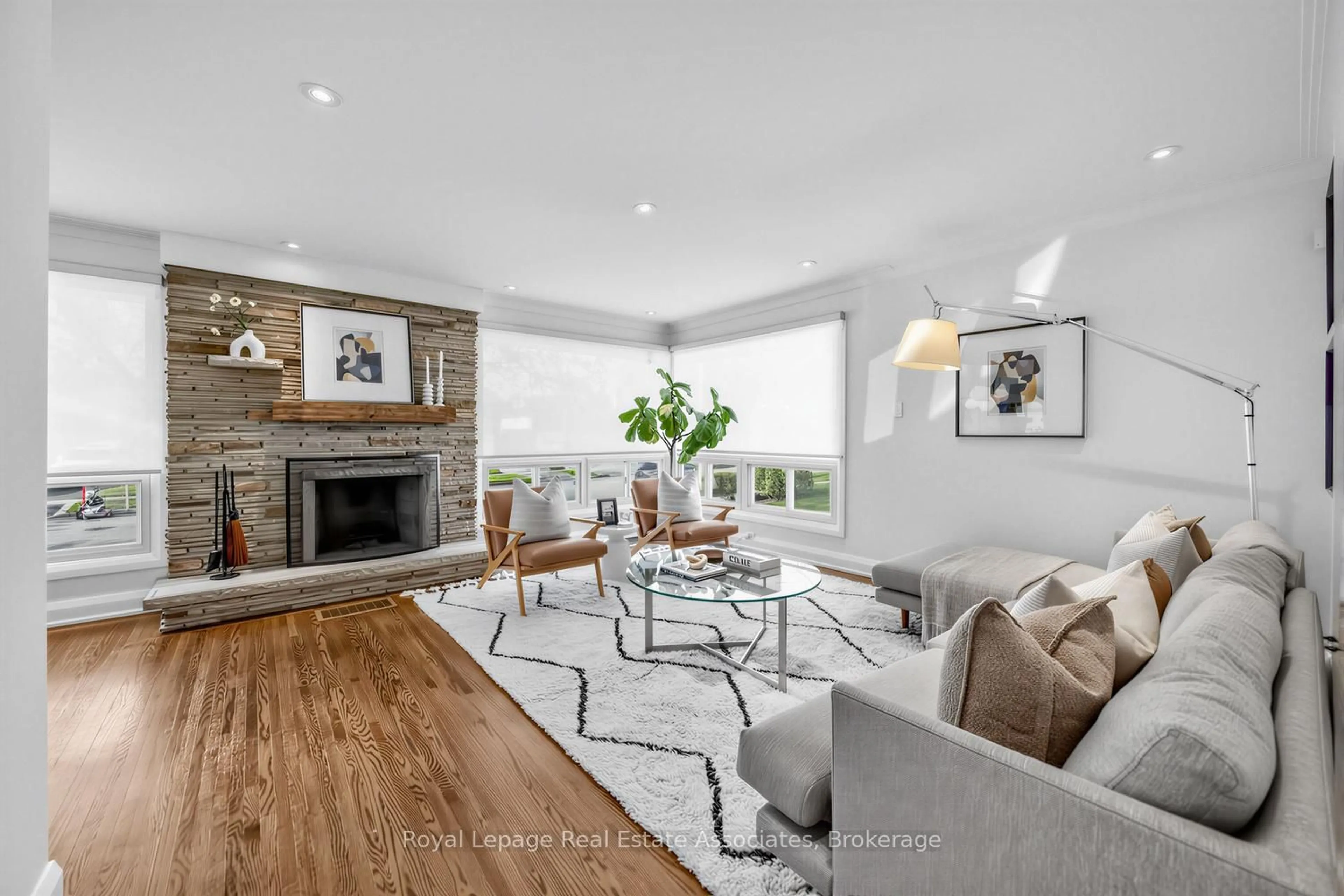 Living room with furniture, unknown for 21 Sturton Rd, Toronto Ontario M9P 2C7