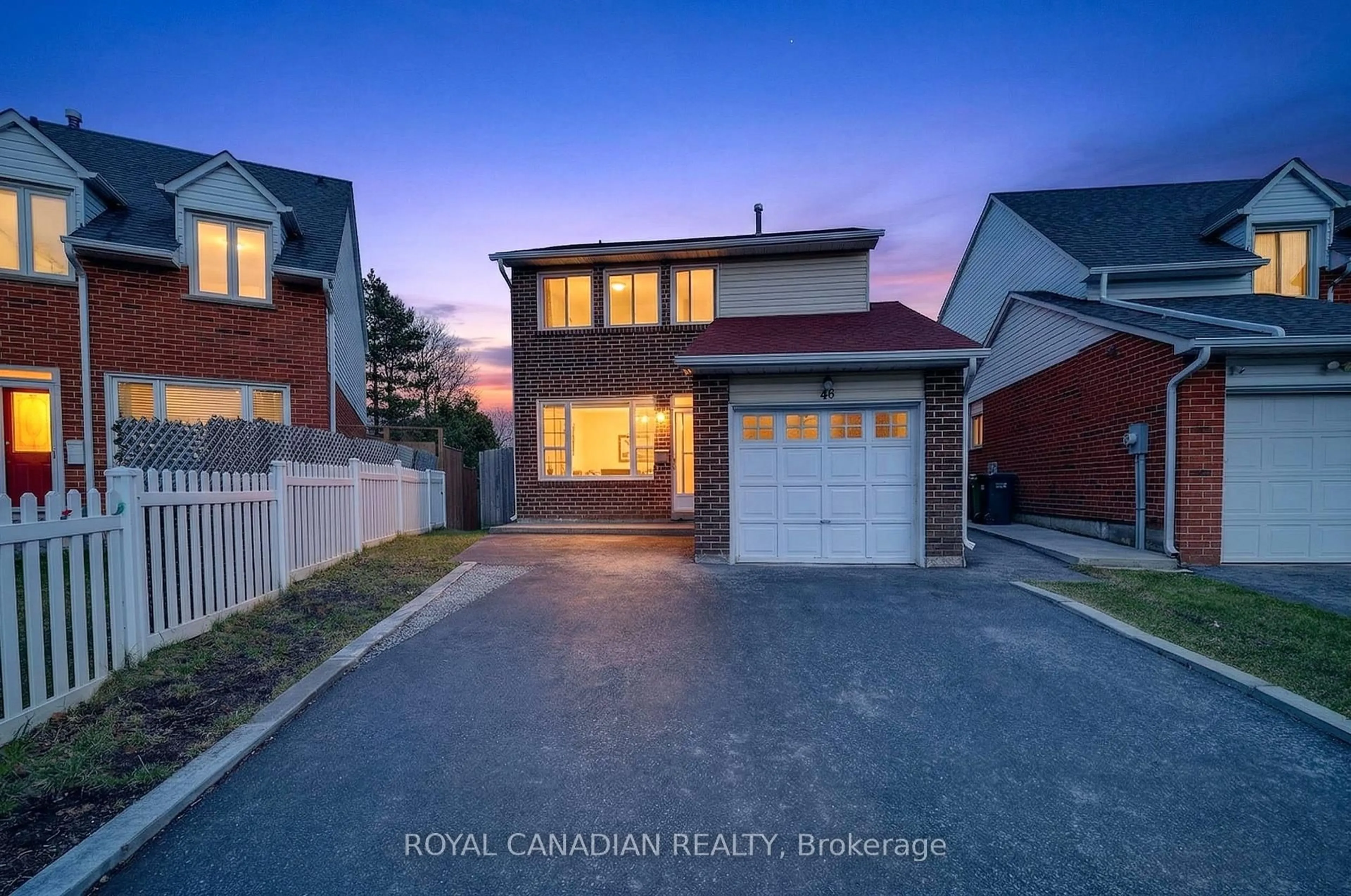 A pic from outside/outdoor area/front of a property/back of a property/a pic from drone, street for 44 Rushmore Cres, Brampton Ontario L6Z 1R2