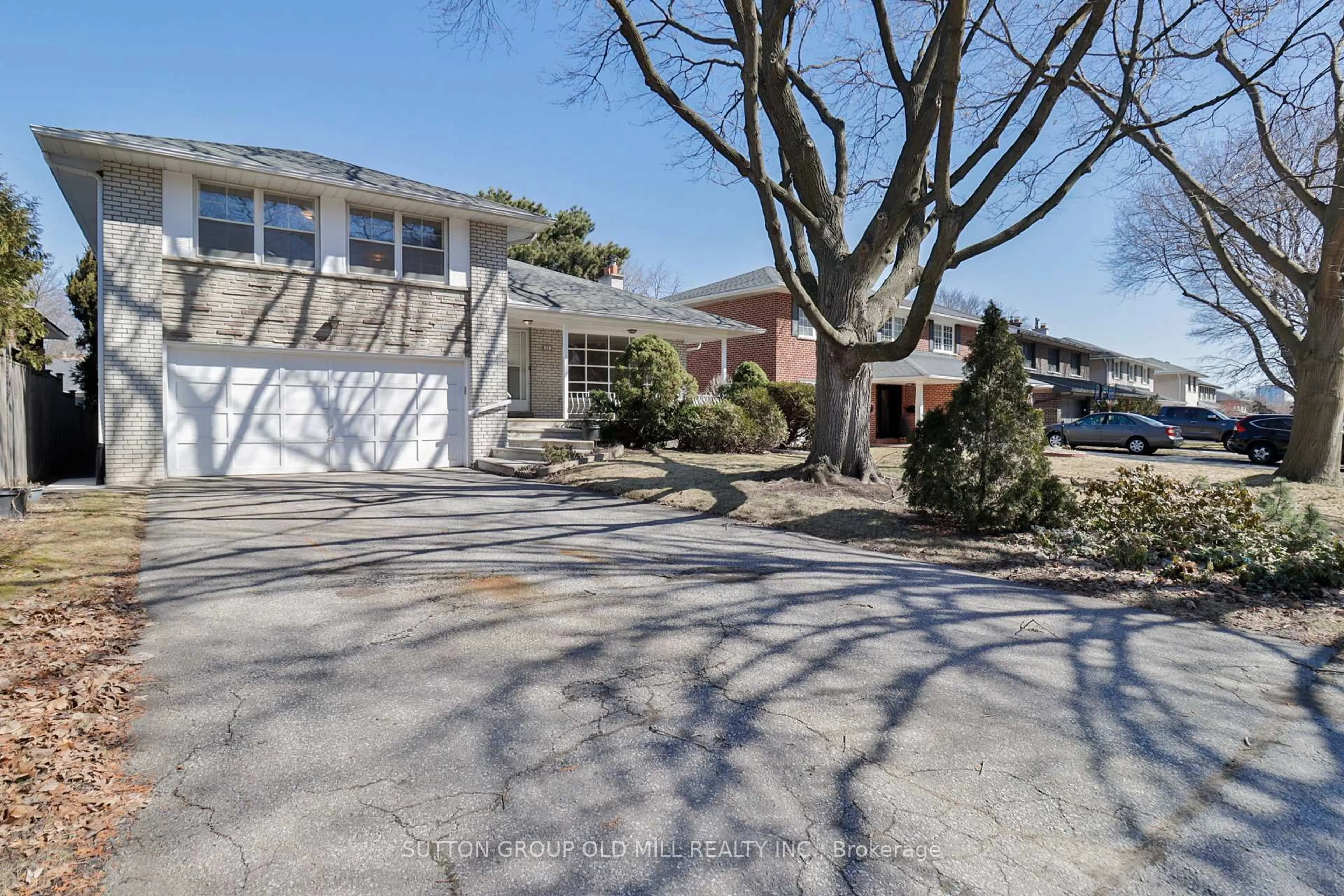 Unknown for 32 Hunting Rdge, Toronto Ontario M9R 1B5