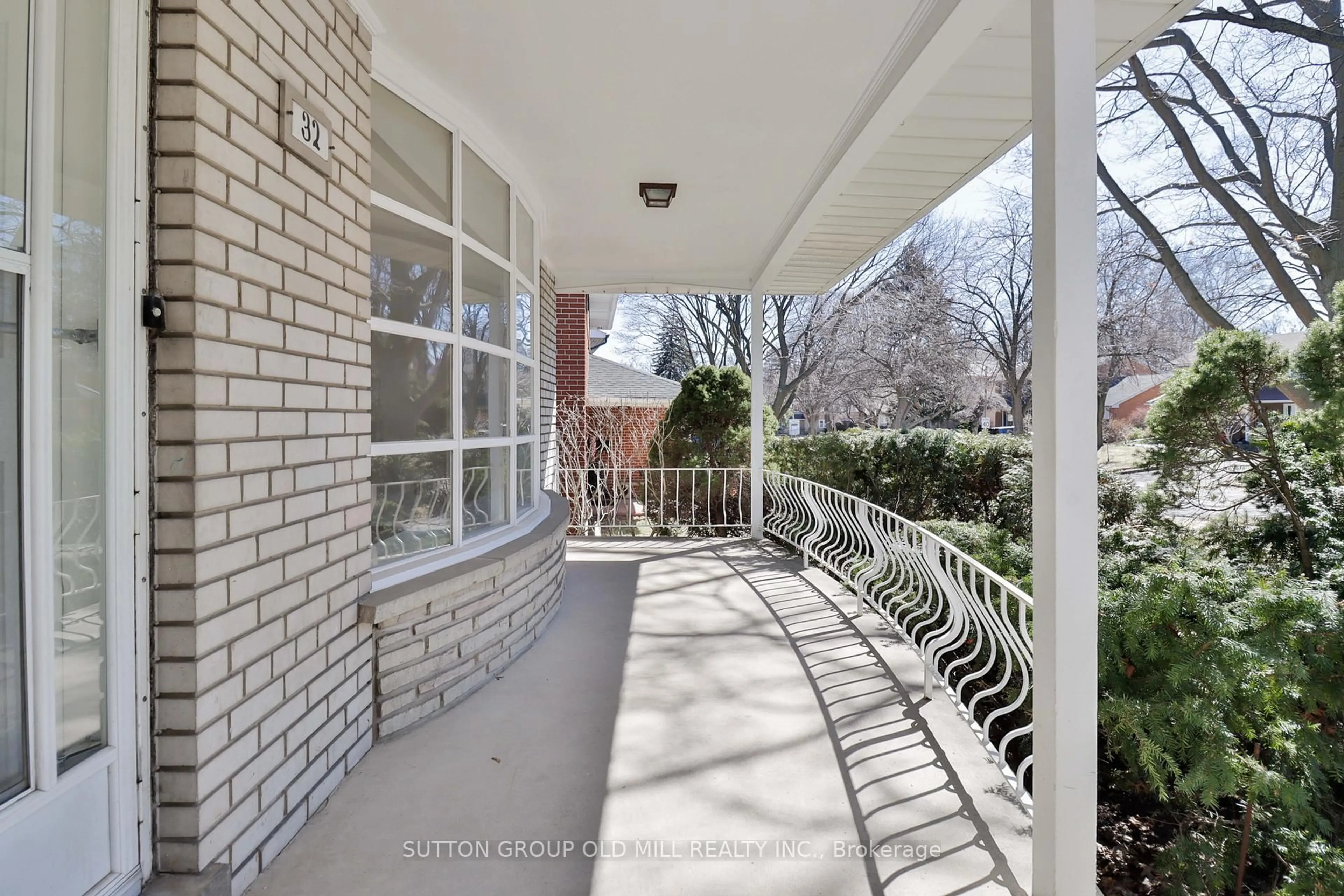 Unknown for 32 Hunting Rdge, Toronto Ontario M9R 1B5